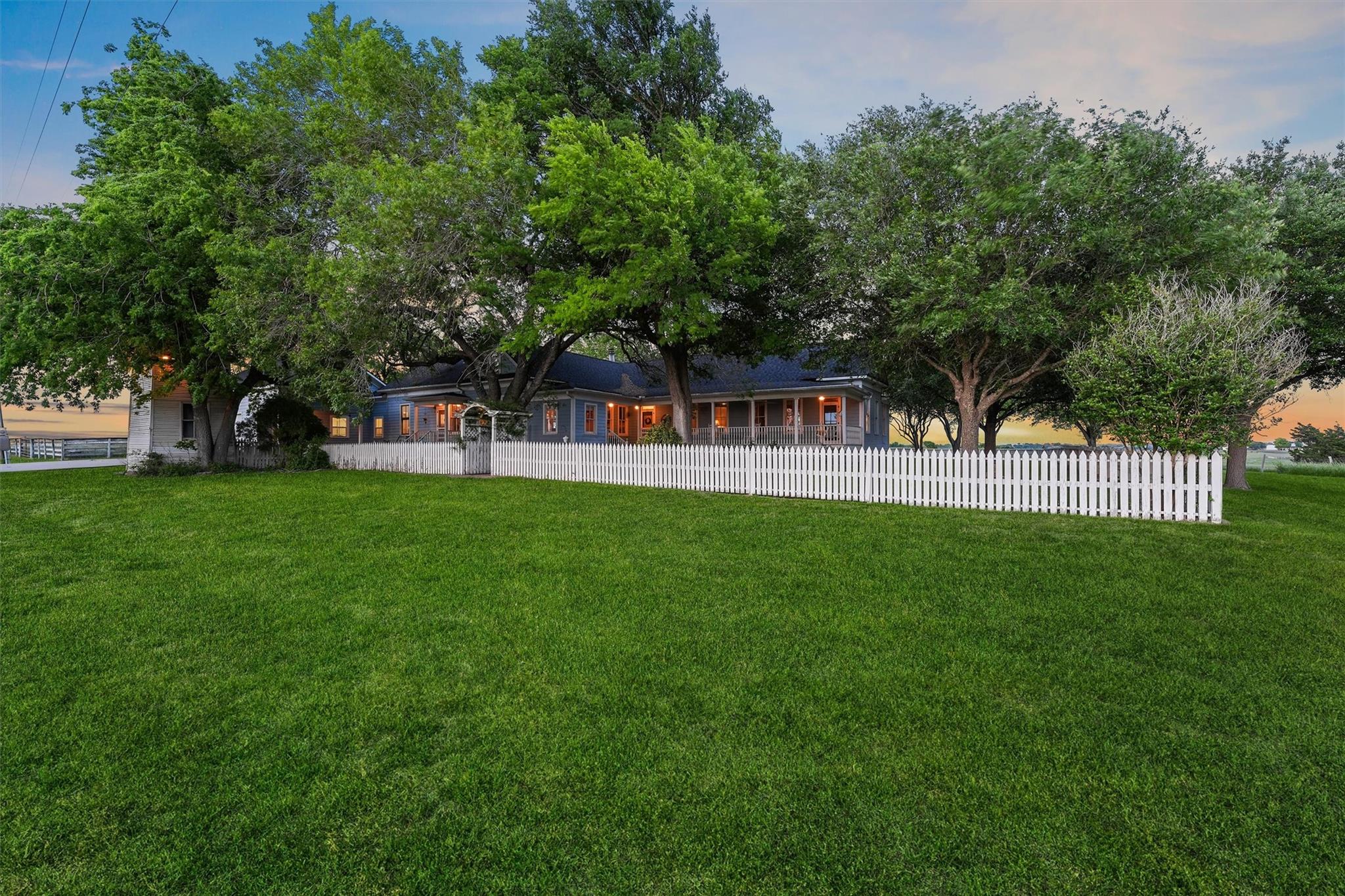 Brenham, Texas, 77833, United States, 3 Bedrooms Bedrooms, ,3 BathroomsBathrooms,Residential,Active,1920281
