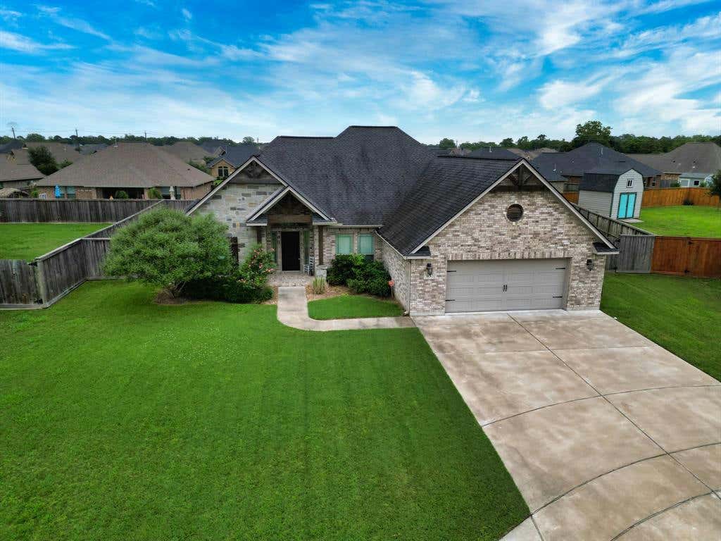 315 CREEKSIDE LN, LAKE JACKSON, TX 77566, photo 1 of 14