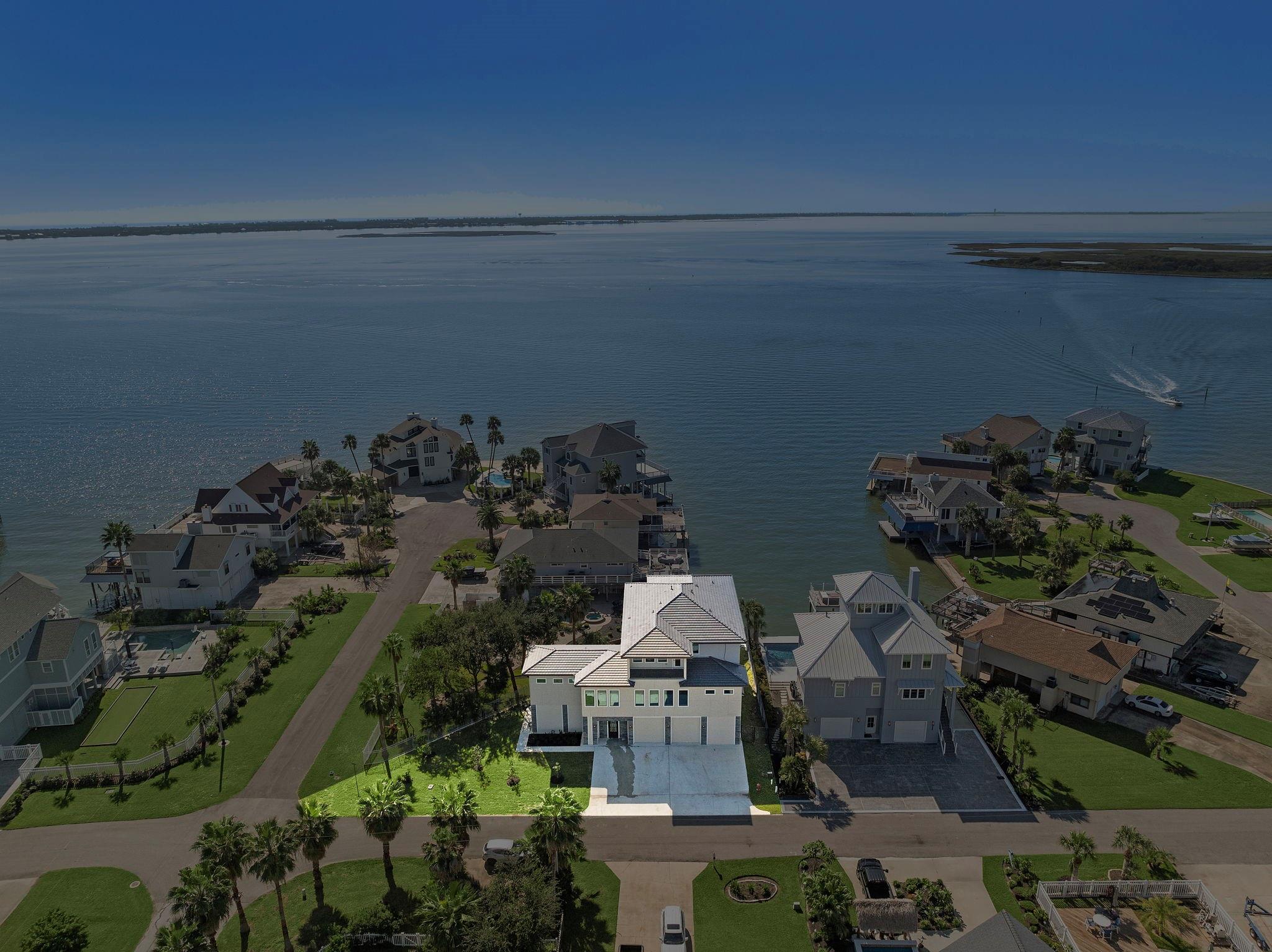 Tiki Island, Texas, 77554, United States, 4 Bedrooms Bedrooms, ,4 BathroomsBathrooms,Residential,Active,1962240