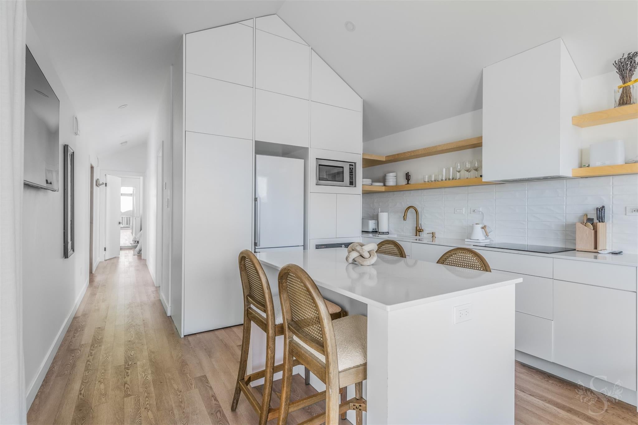 Galveston, Texas, 77550, United States, 4 Bedrooms Bedrooms, ,2 BathroomsBathrooms,Residential,Active,1885028