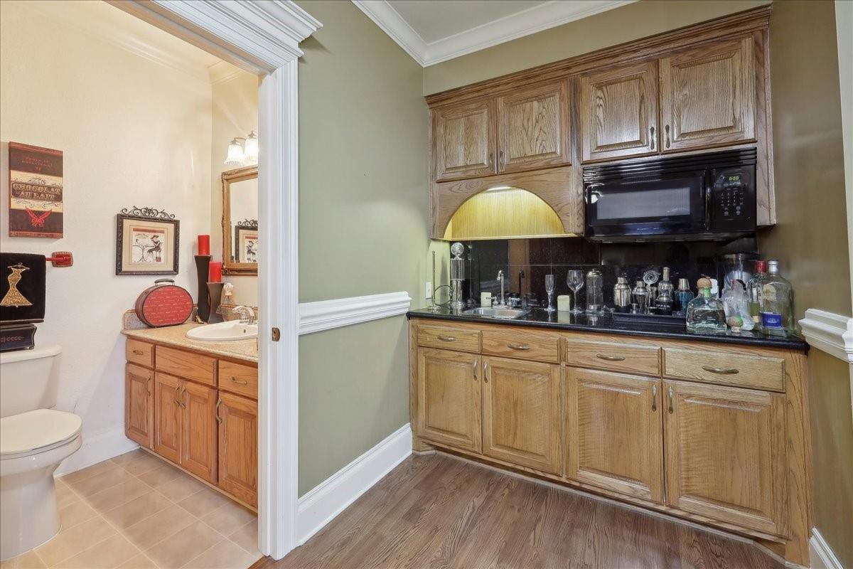 Beaumont, Texas, 77707, United States, 6 Bedrooms Bedrooms, ,10 BathroomsBathrooms,Residential,Active,1862916