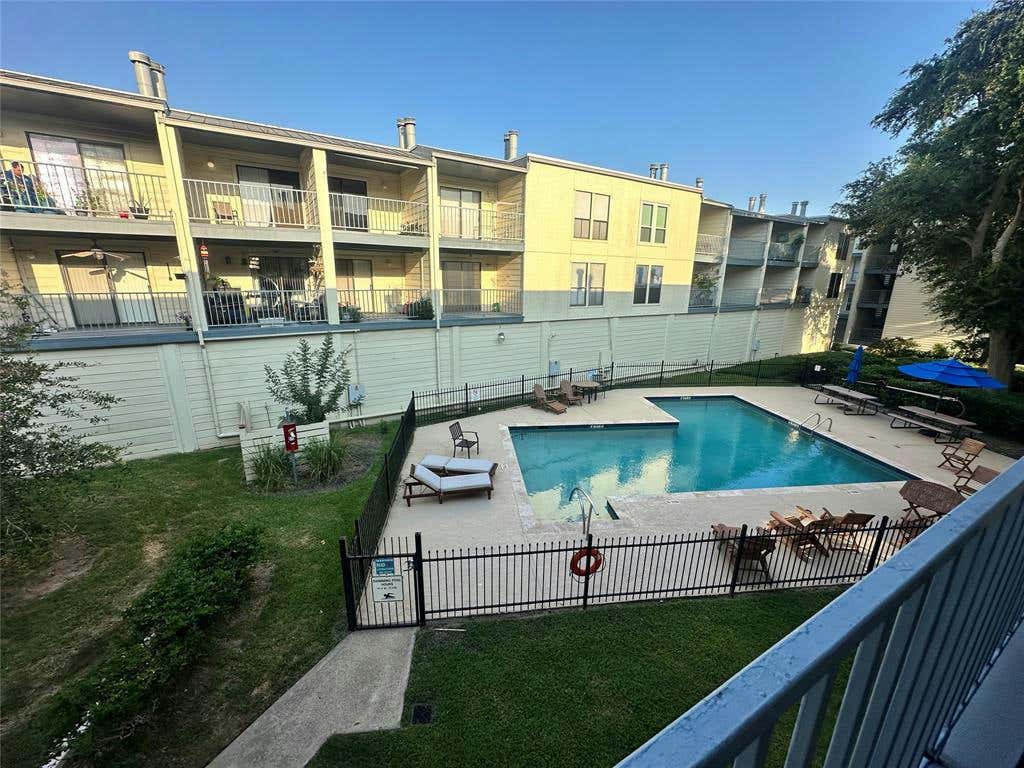 4001 NASA PKWY APT 118, SEABROOK, TX 77586, photo 1 of 17