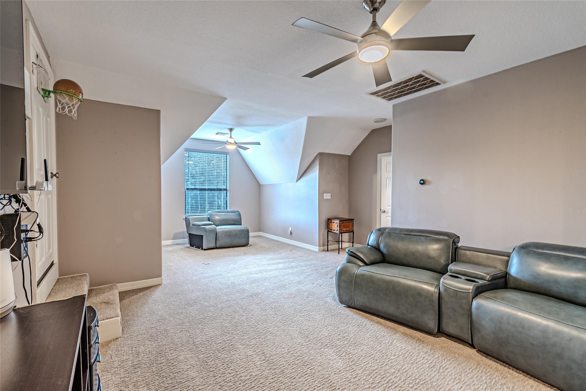 Montgomery, Texas, 77316, United States, 4 Bedrooms Bedrooms, ,7 BathroomsBathrooms,Residential,Active,1993945