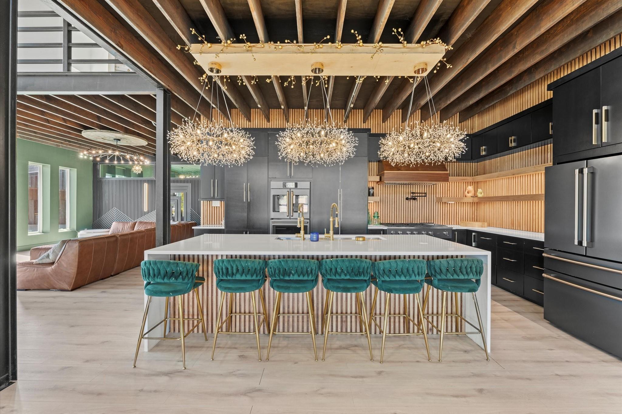 Montgomery, Texas, 77316, United States, 5 Bedrooms Bedrooms, ,7 BathroomsBathrooms,Residential,Active,1963409