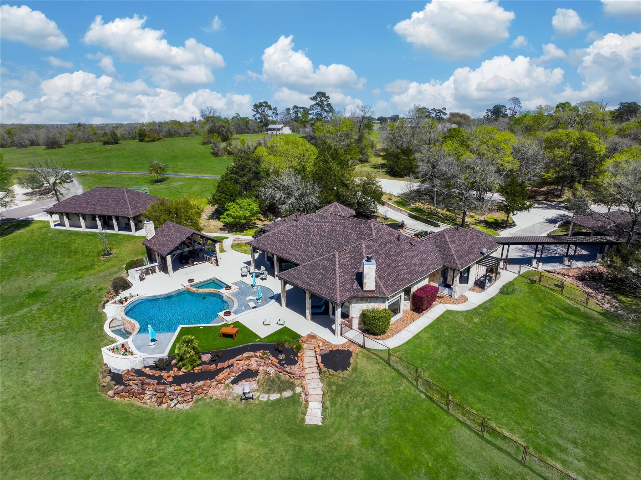 Montgomery, Texas, 77316, United States, 6 Bedrooms Bedrooms, ,6 BathroomsBathrooms,Residential,Active,1907981