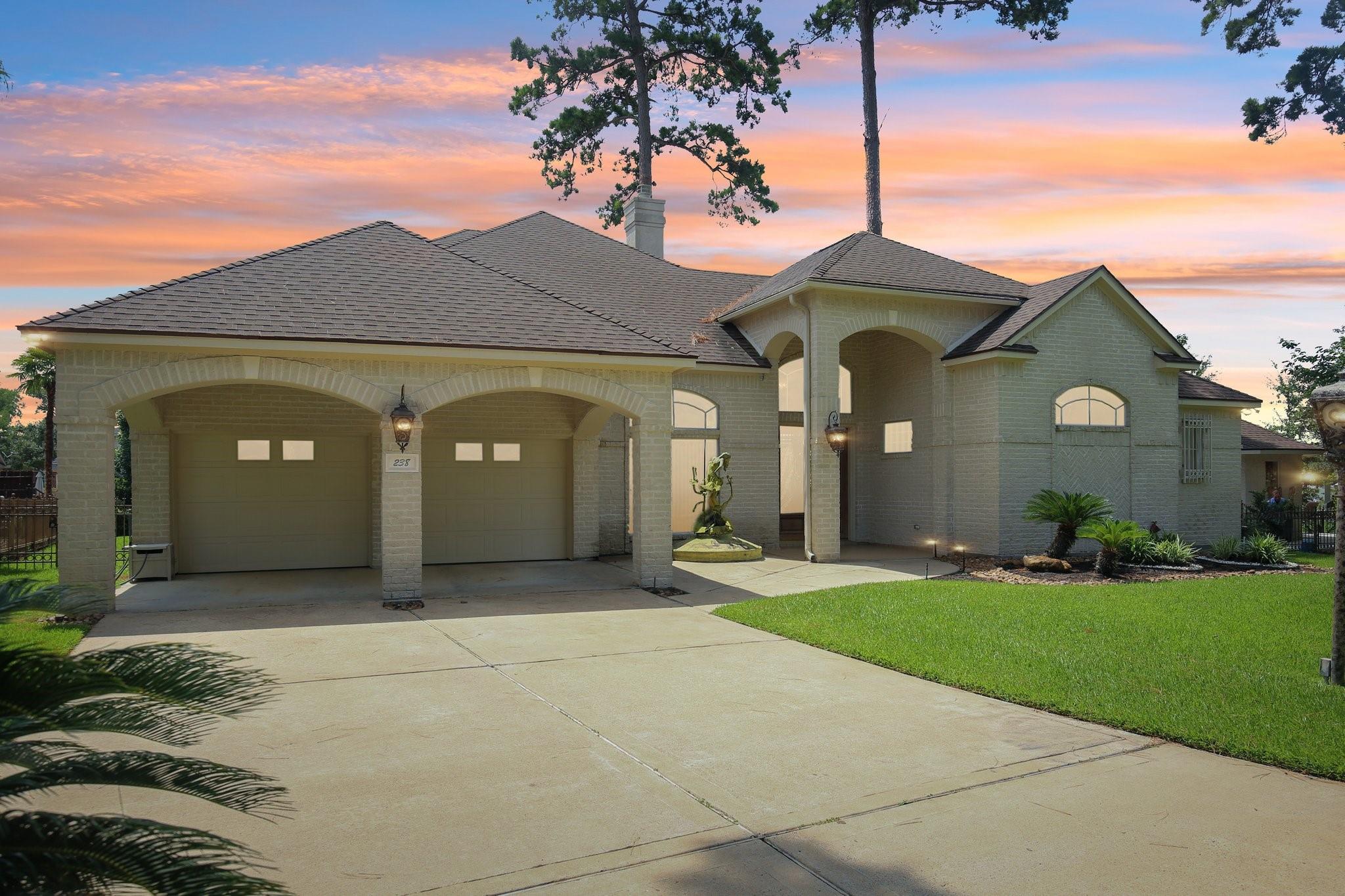 Montgomery, Texas, 77356, United States, 4 Bedrooms Bedrooms, ,5 BathroomsBathrooms,Residential,Active,1894542