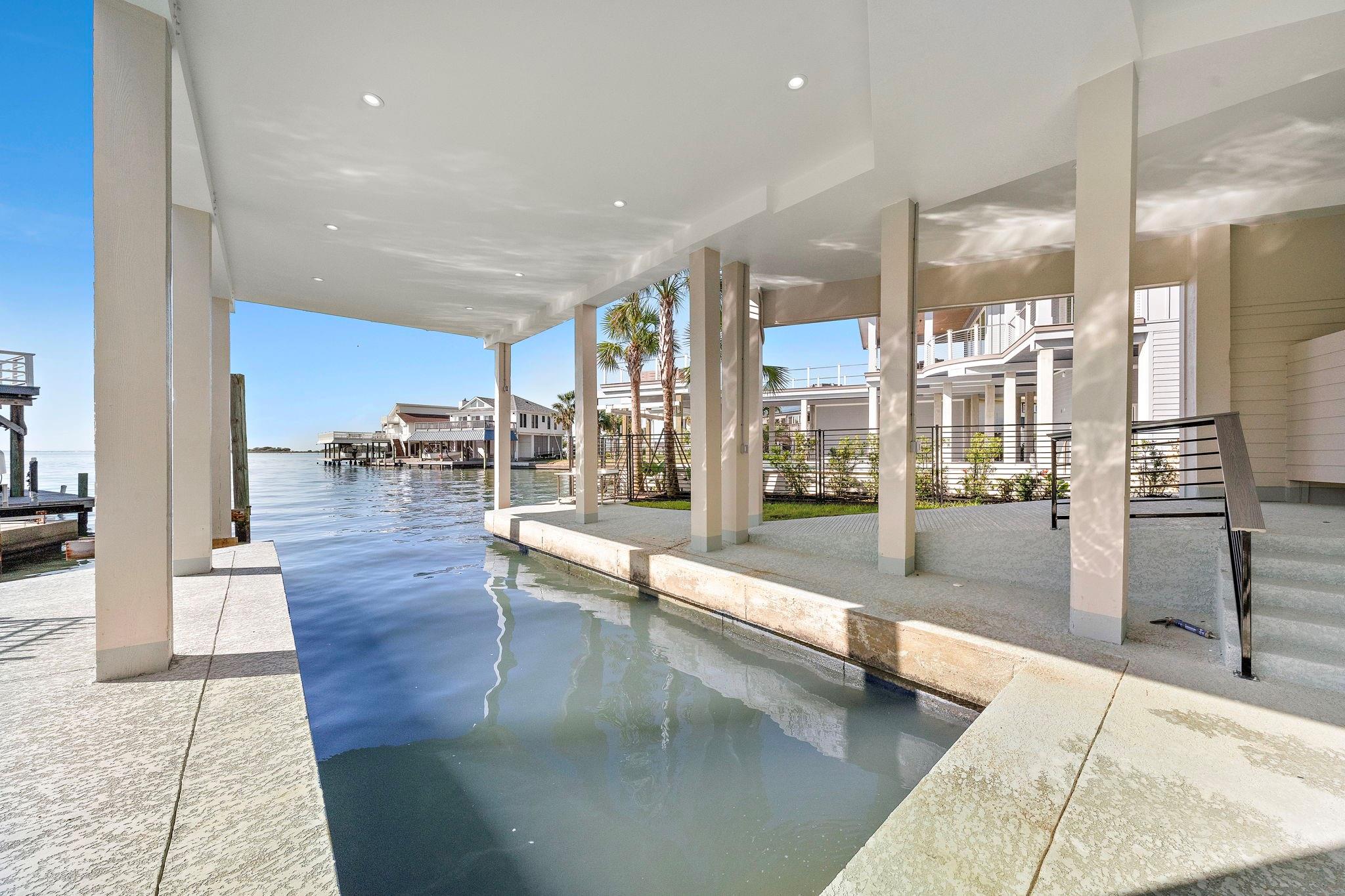 Tiki Island, Texas, 77554, United States, 4 Bedrooms Bedrooms, ,4 BathroomsBathrooms,Residential,Active,1962240