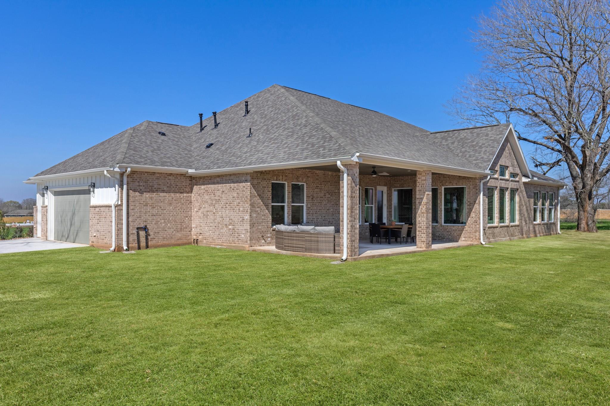 Smithville, Texas, 78957, United States, 4 Bedrooms Bedrooms, ,5 BathroomsBathrooms,Residential,Active,1747371