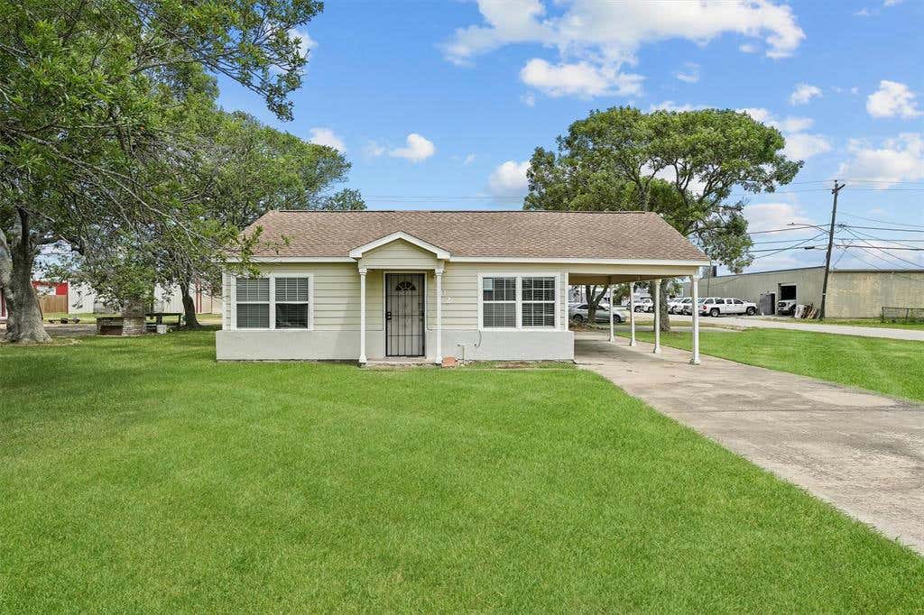 202 N AVENUE D, FREEPORT, TX 77541, photo 1 of 24