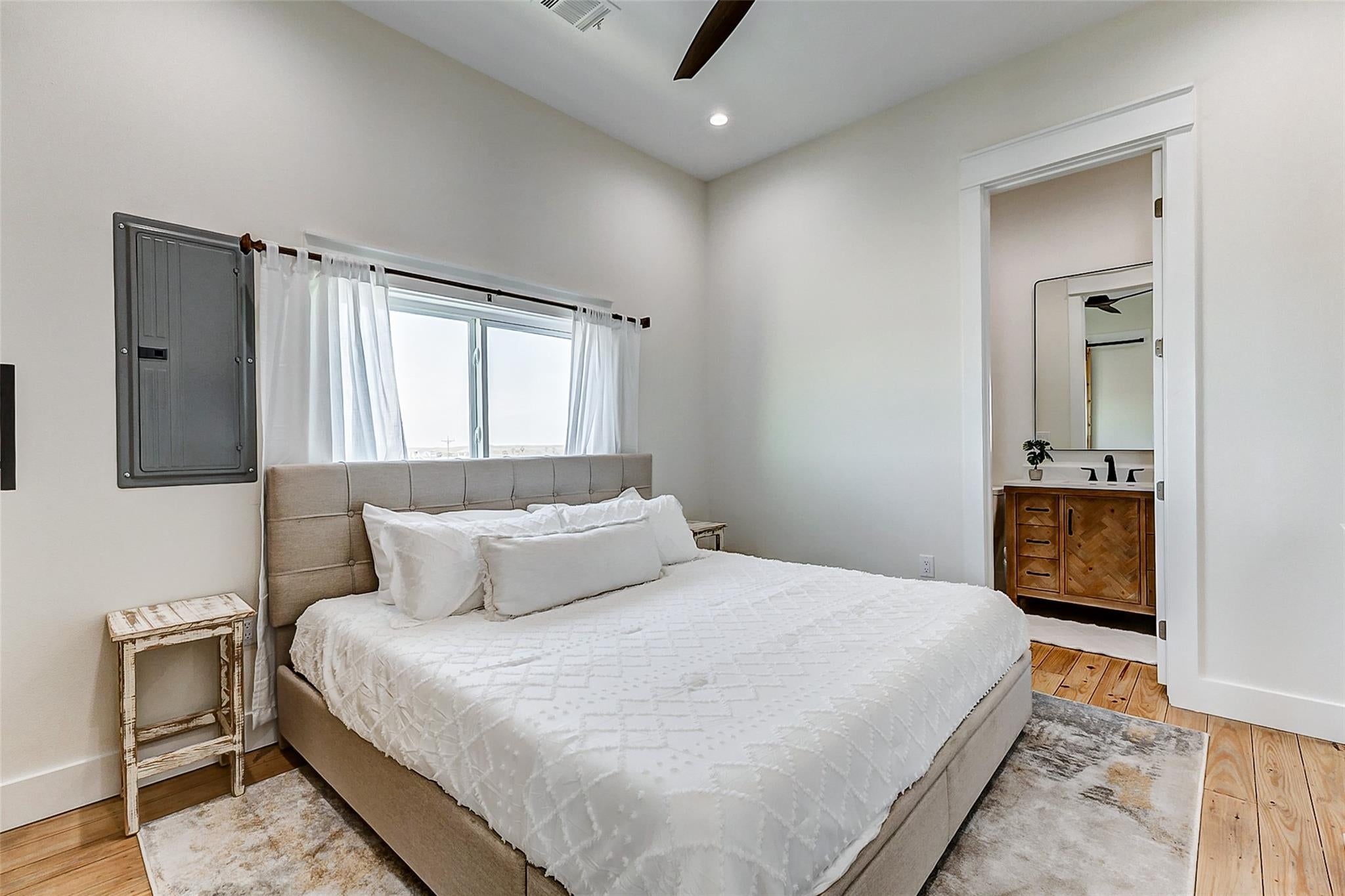 Gilchrist, Texas, 77617, United States, 3 Bedrooms Bedrooms, ,4 BathroomsBathrooms,Residential,Active,1761250