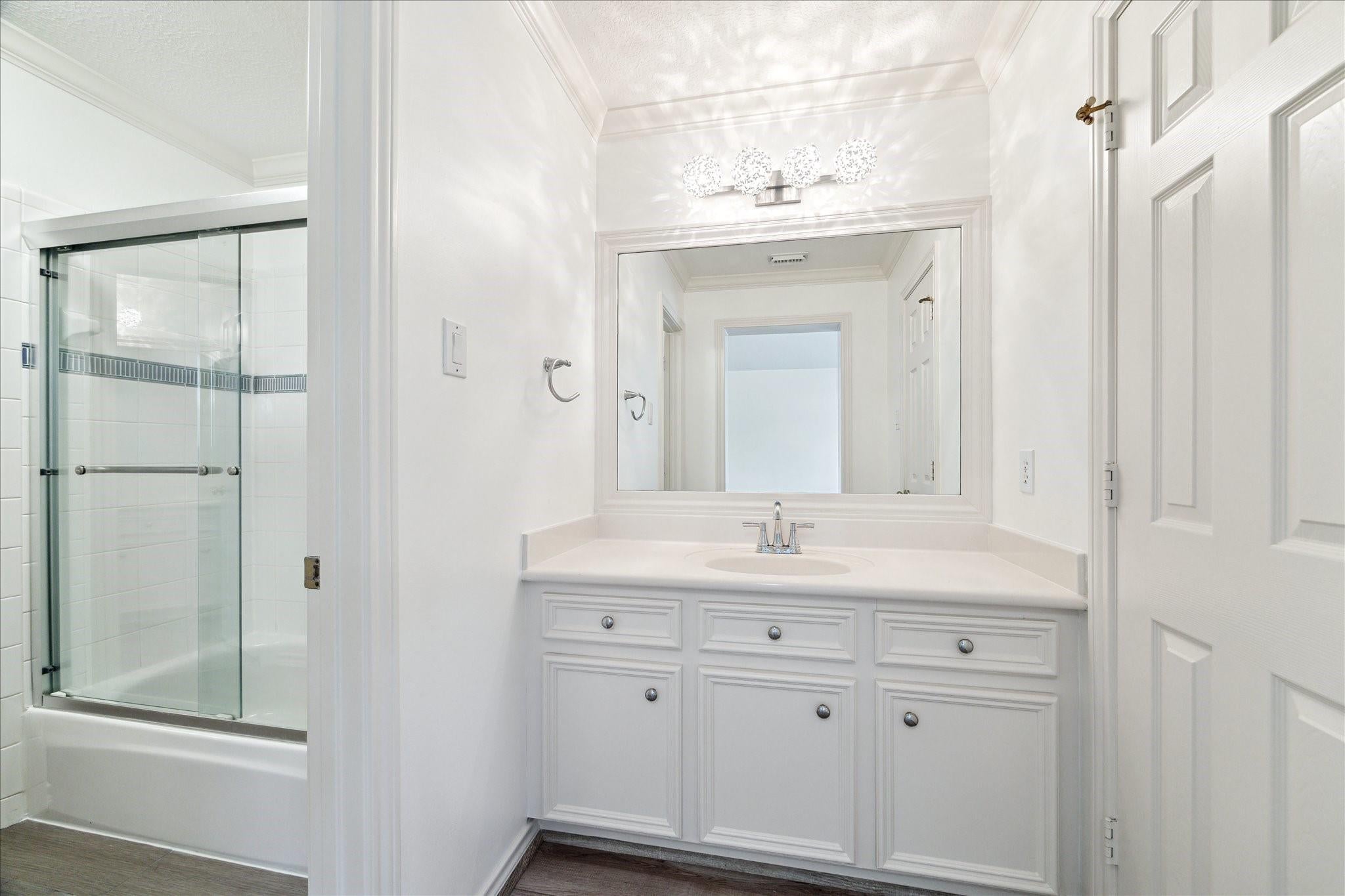 Sugar Land, Texas, 77479, United States, 4 Bedrooms Bedrooms, ,5 BathroomsBathrooms,Residential,Active,2007059