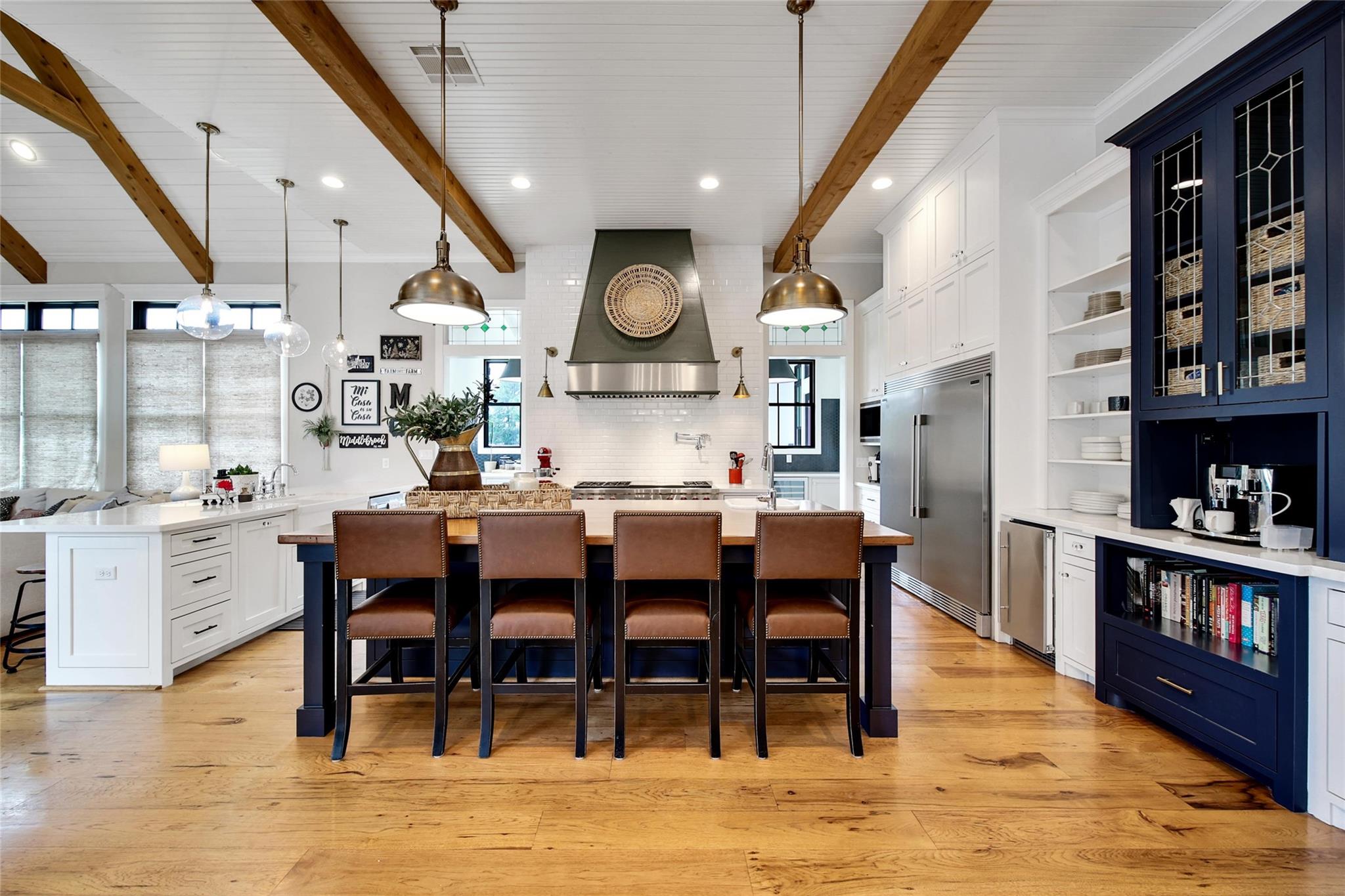 Montgomery, Texas, 77316, United States, 6 Bedrooms Bedrooms, ,8 BathroomsBathrooms,Residential,Active,1970955