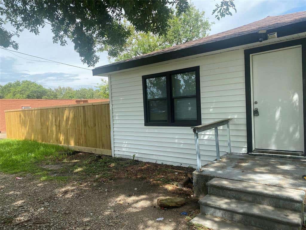 506 N LOGAN ST, TEXAS CITY, TX 77590, photo 1 of 12