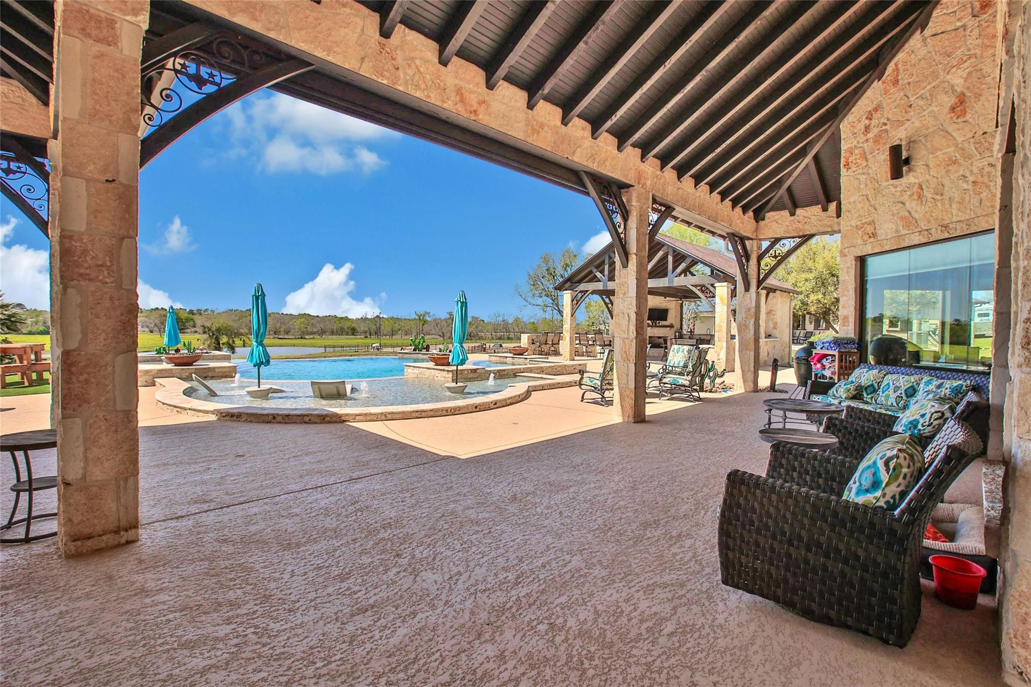 Montgomery, Texas, 77316, United States, 6 Bedrooms Bedrooms, ,6 BathroomsBathrooms,Residential,Active,1907981