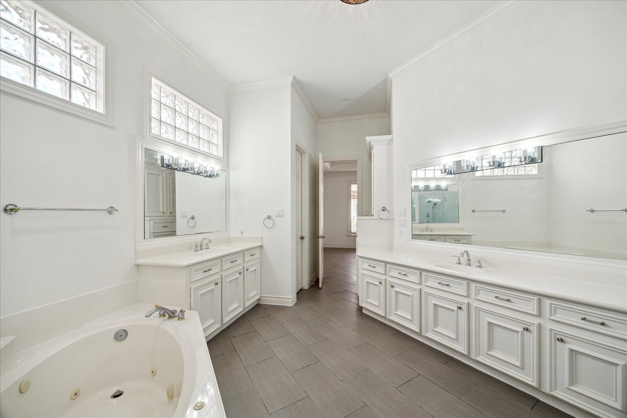 Sugar Land, Texas, 77479, United States, 4 Bedrooms Bedrooms, ,5 BathroomsBathrooms,Residential,Active,2007059