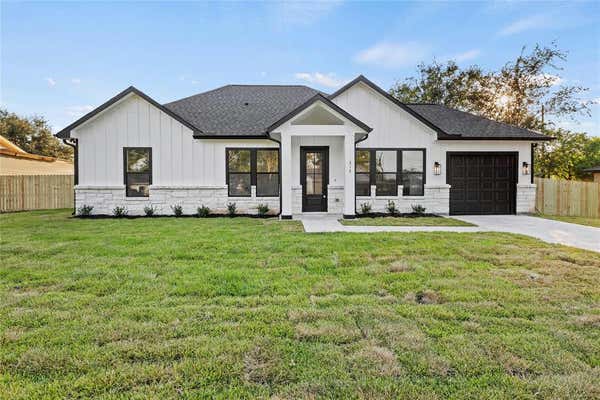 215 N 8TH ST, BEASLEY, TX 77417 - Image 1