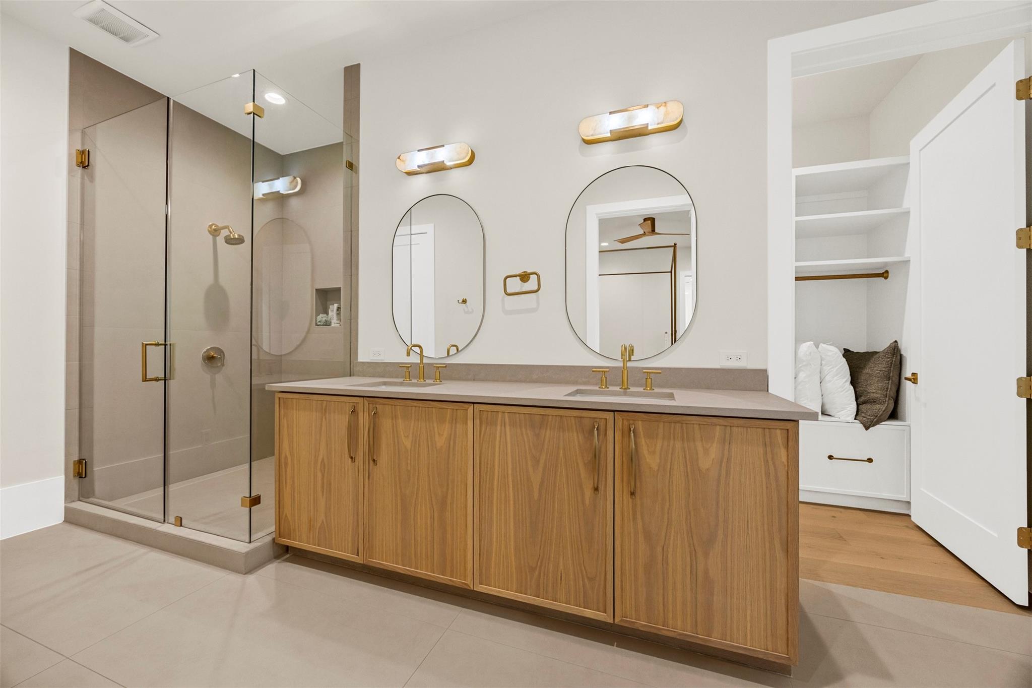 Montgomery, Texas, 77316, United States, 6 Bedrooms Bedrooms, ,7 BathroomsBathrooms,Residential,Active,2012208