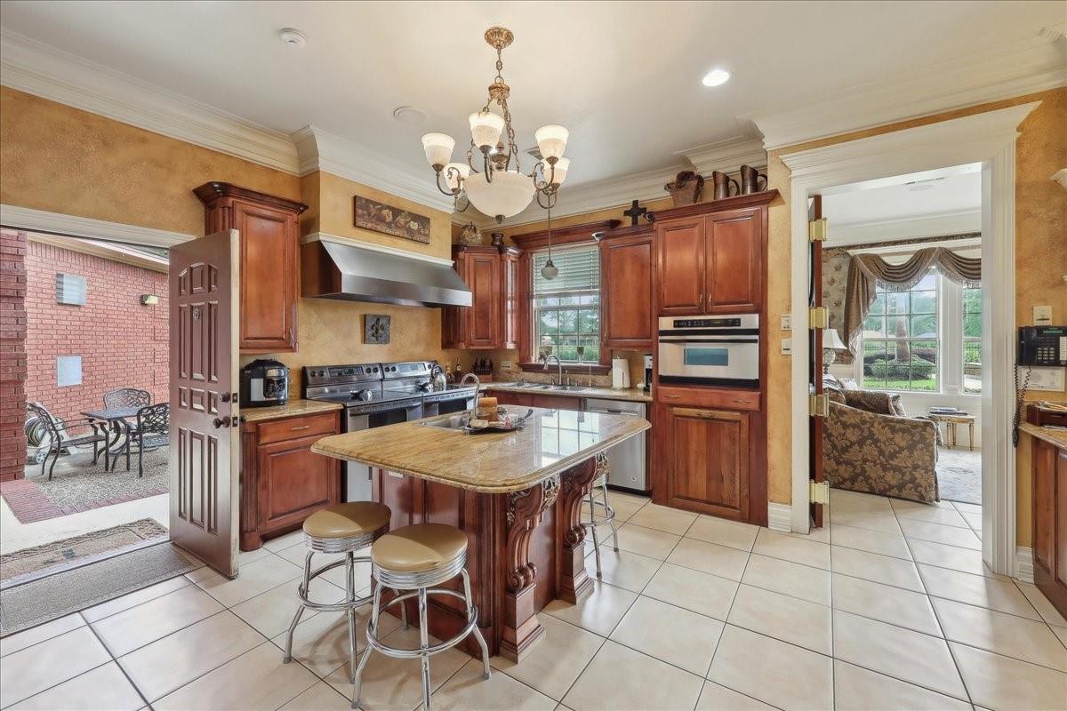 Beaumont, Texas, 77707, United States, 6 Bedrooms Bedrooms, ,10 BathroomsBathrooms,Residential,Active,1862916