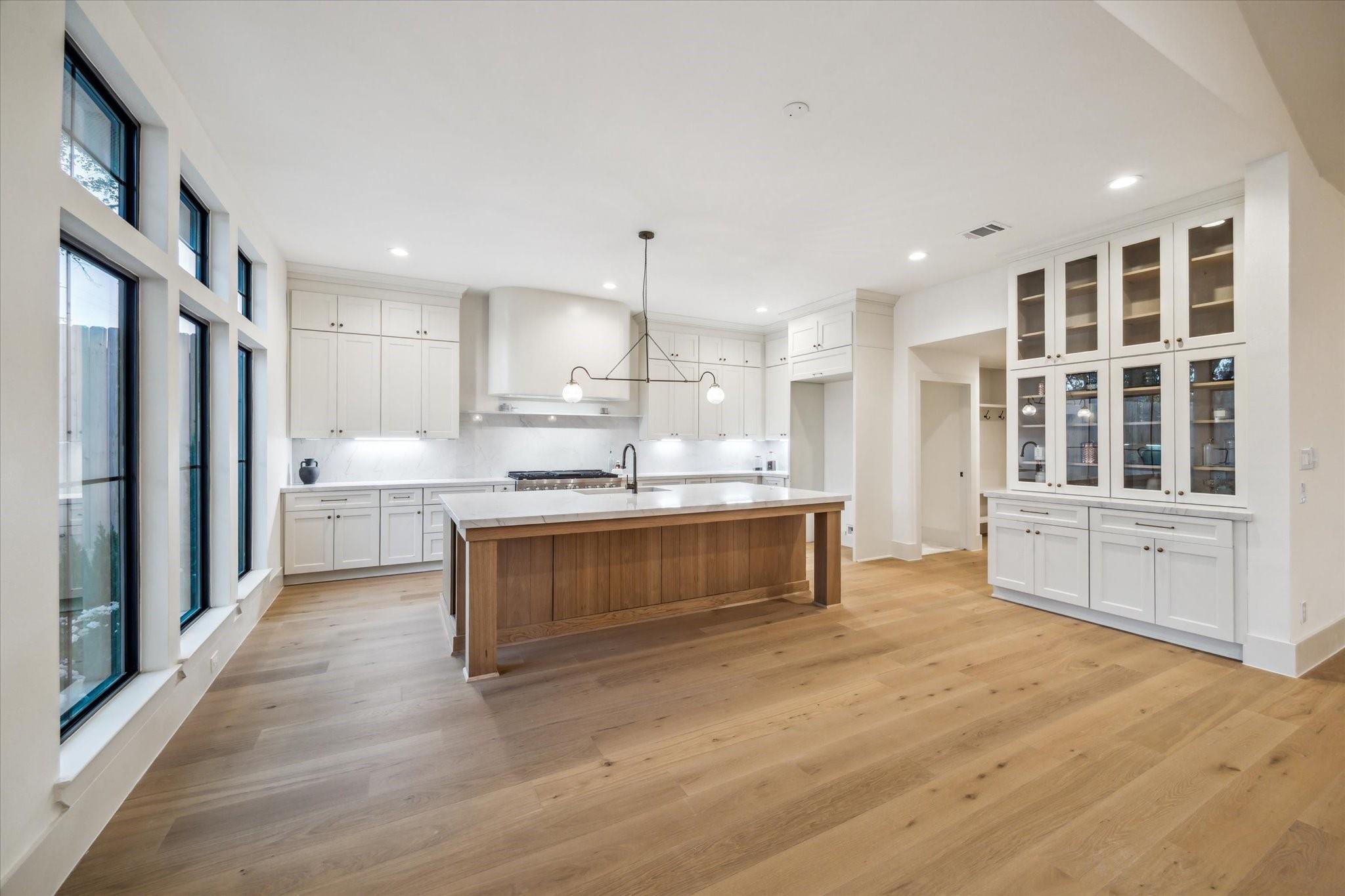 Houston, Texas, 77008, United States, 4 Bedrooms Bedrooms, ,4 BathroomsBathrooms,Residential,Active,1988430