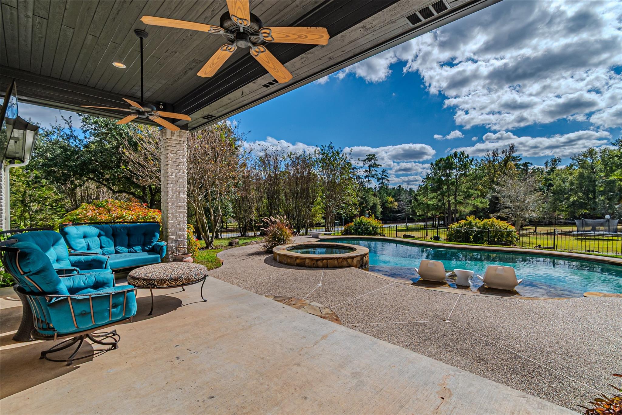 Montgomery, Texas, 77316, United States, 4 Bedrooms Bedrooms, ,7 BathroomsBathrooms,Residential,Active,1993945