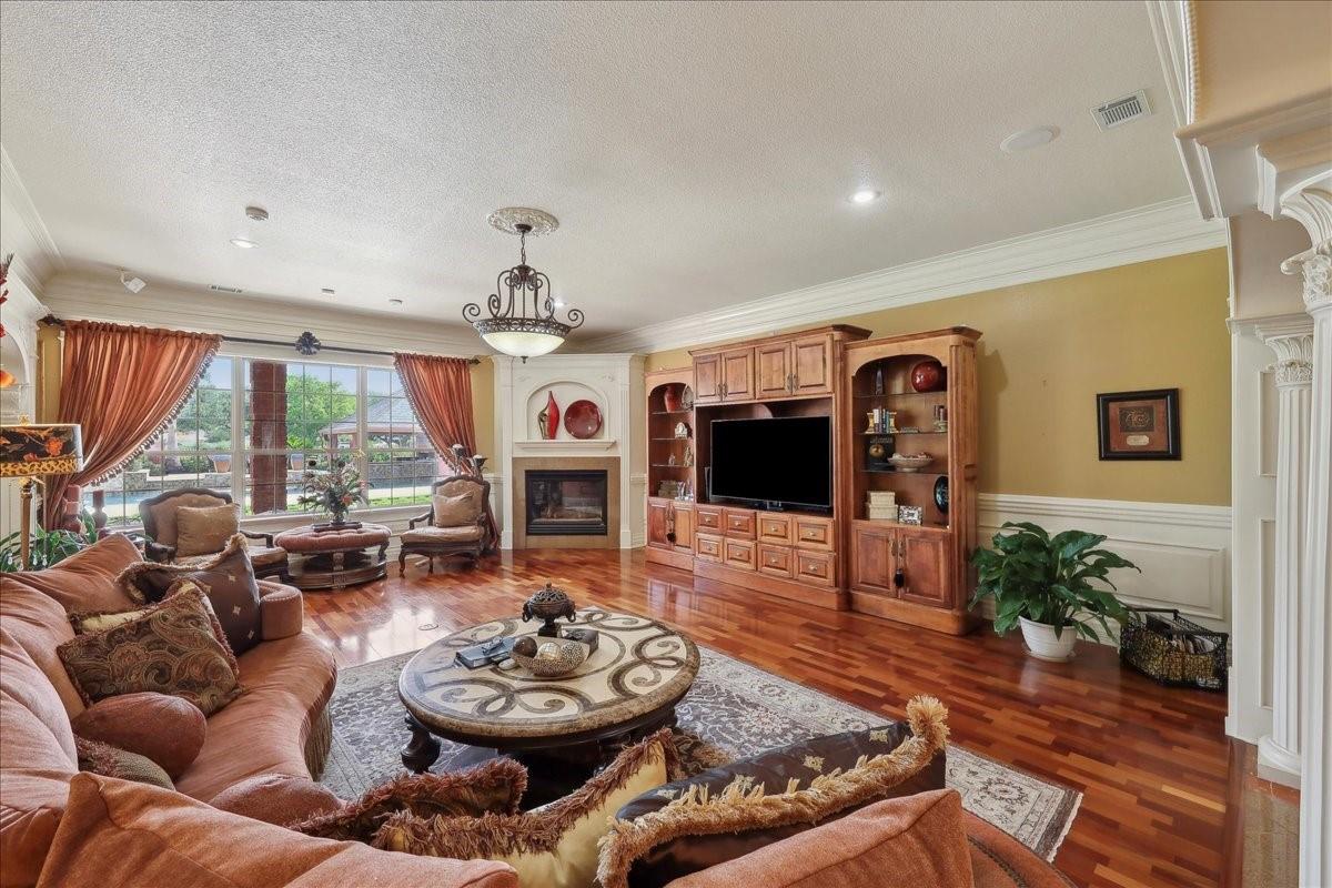 Beaumont, Texas, 77707, United States, 6 Bedrooms Bedrooms, ,10 BathroomsBathrooms,Residential,Active,1862916