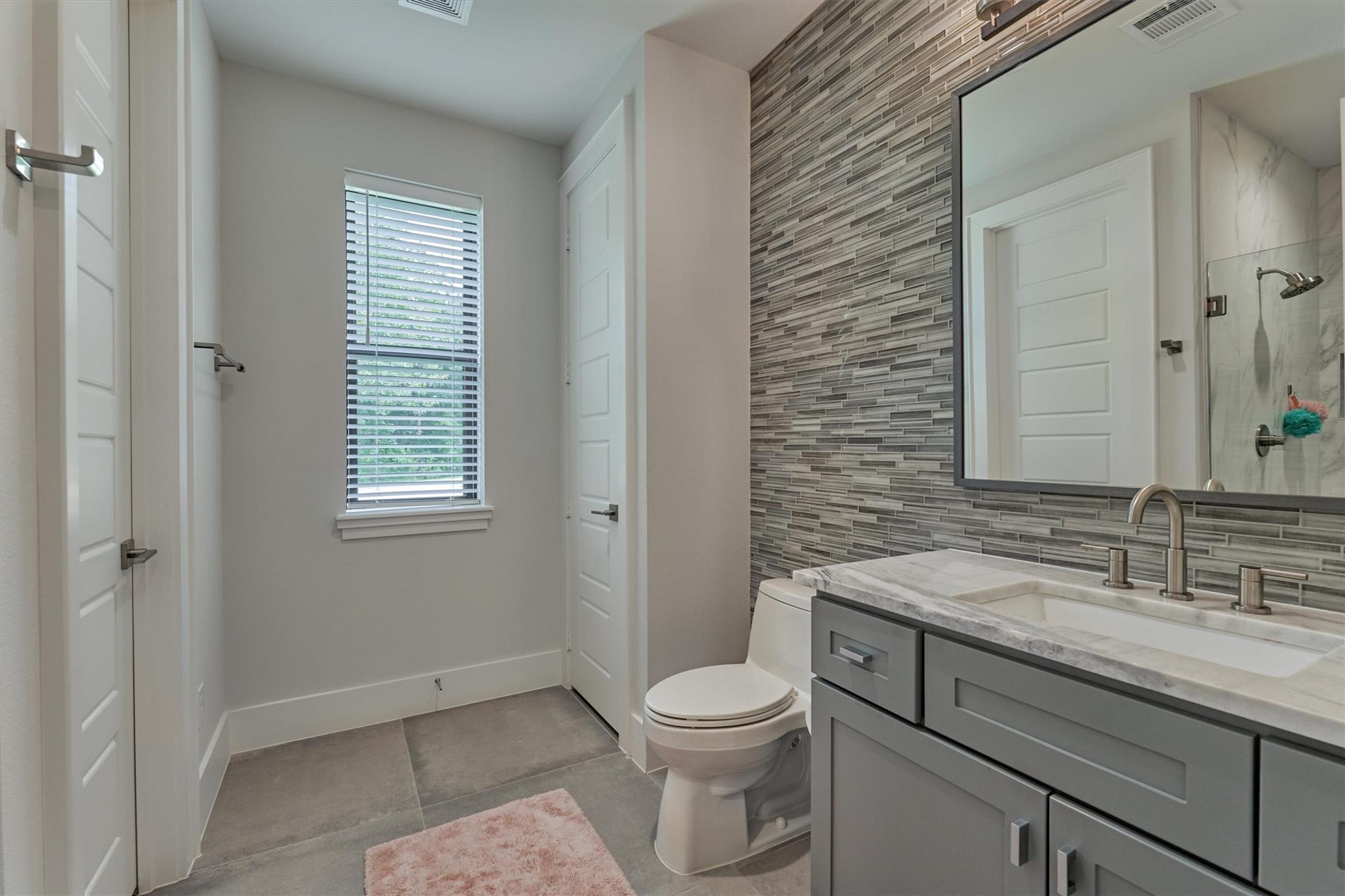Montgomery, Texas, 77316, United States, 5 Bedrooms Bedrooms, ,8 BathroomsBathrooms,Residential,Active,1953008