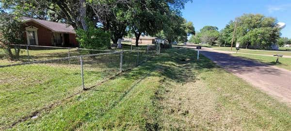 1305 2ND ST, HEMPSTEAD, TX 77445, photo 2 of 8