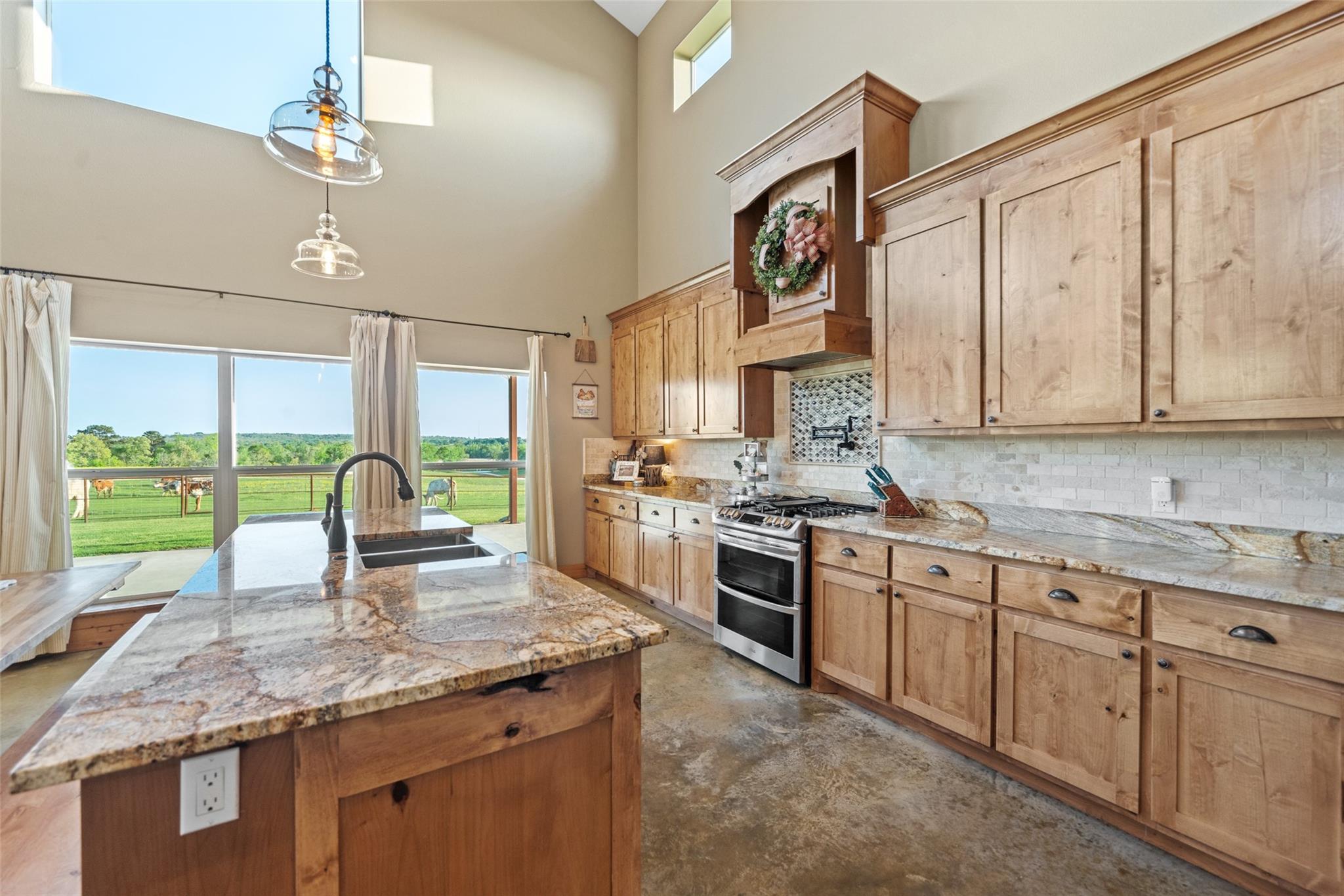 Centerville, Texas, 75833, United States, 6 Bedrooms Bedrooms, ,3 BathroomsBathrooms,Residential,Active,1862877