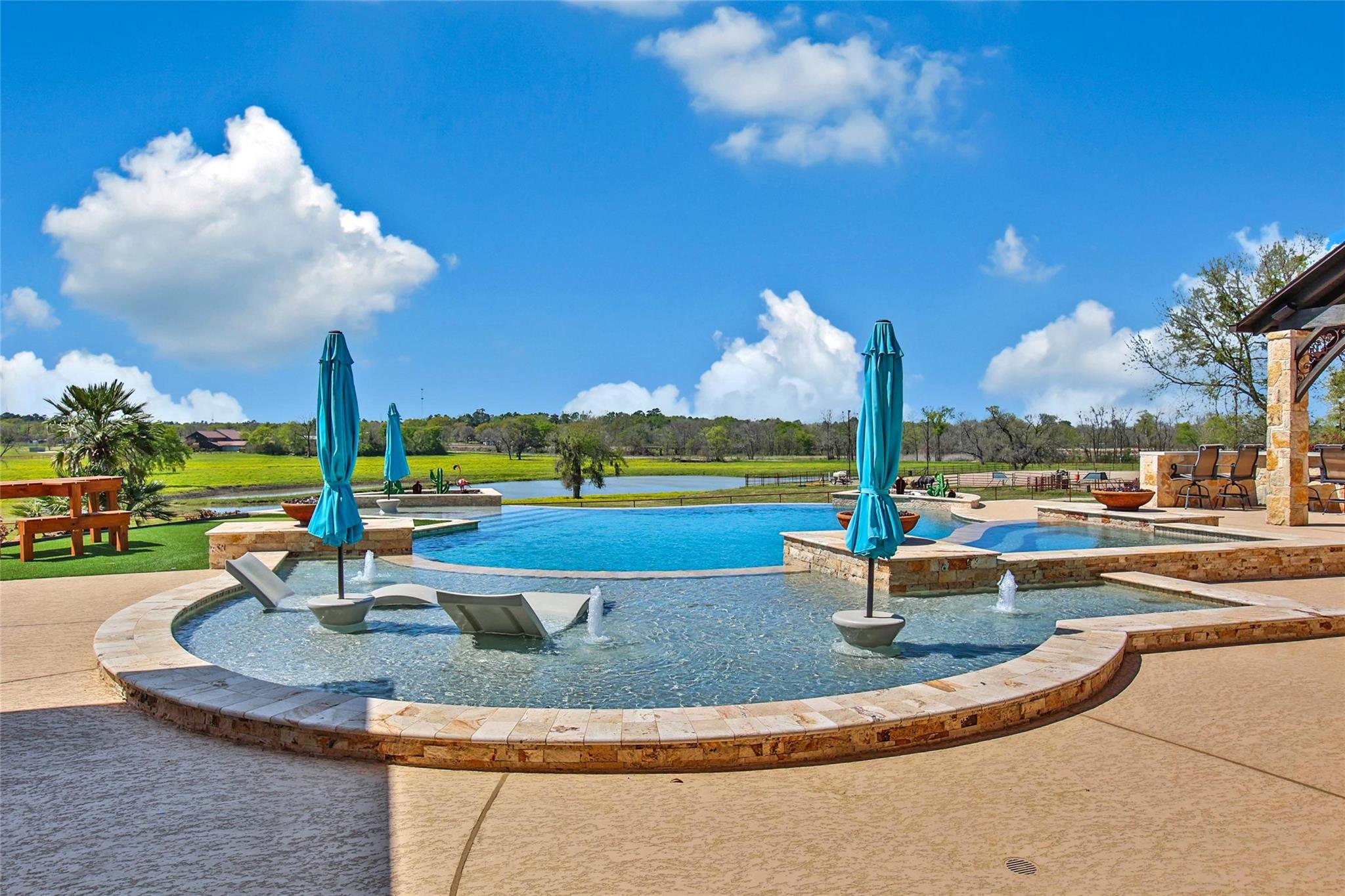 Montgomery, Texas, 77316, United States, 6 Bedrooms Bedrooms, ,6 BathroomsBathrooms,Residential,Active,1907981