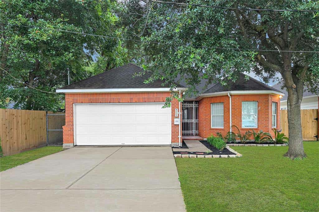 9205 BARTON ST, HOUSTON, TX 77075, photo 1 of 21