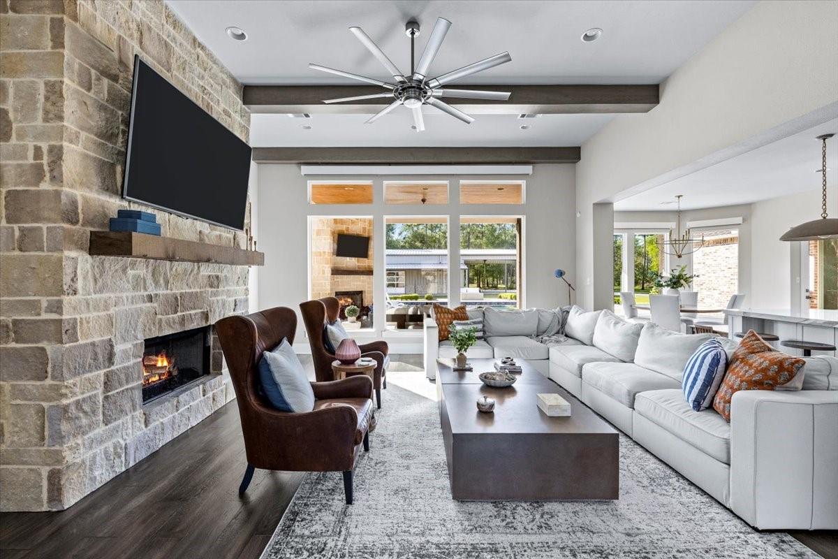 Kountze, Texas, 77625, United States, 4 Bedrooms Bedrooms, ,4 BathroomsBathrooms,Residential,Active,1990666