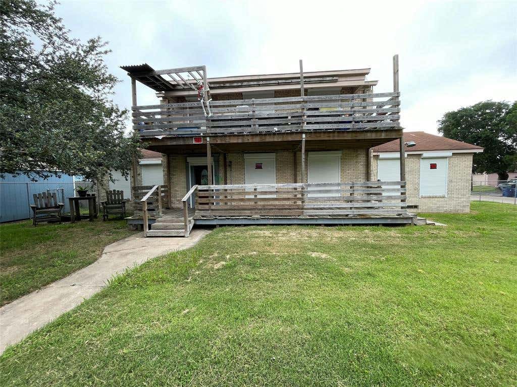 104 12TH AVE N, TEXAS CITY, TX 77590, photo 1 of 31