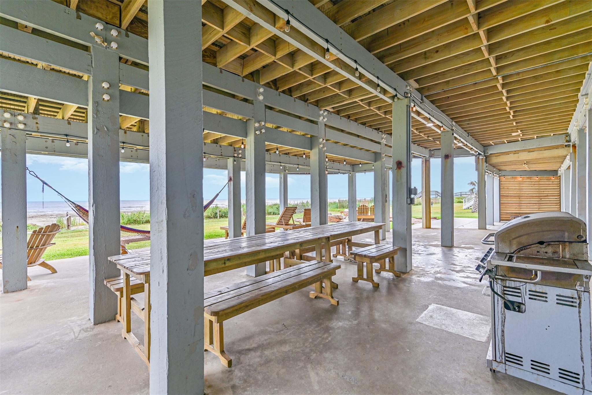 Galveston, Texas, 77554, United States, 6 Bedrooms Bedrooms, ,7 BathroomsBathrooms,Residential,Active,1907960