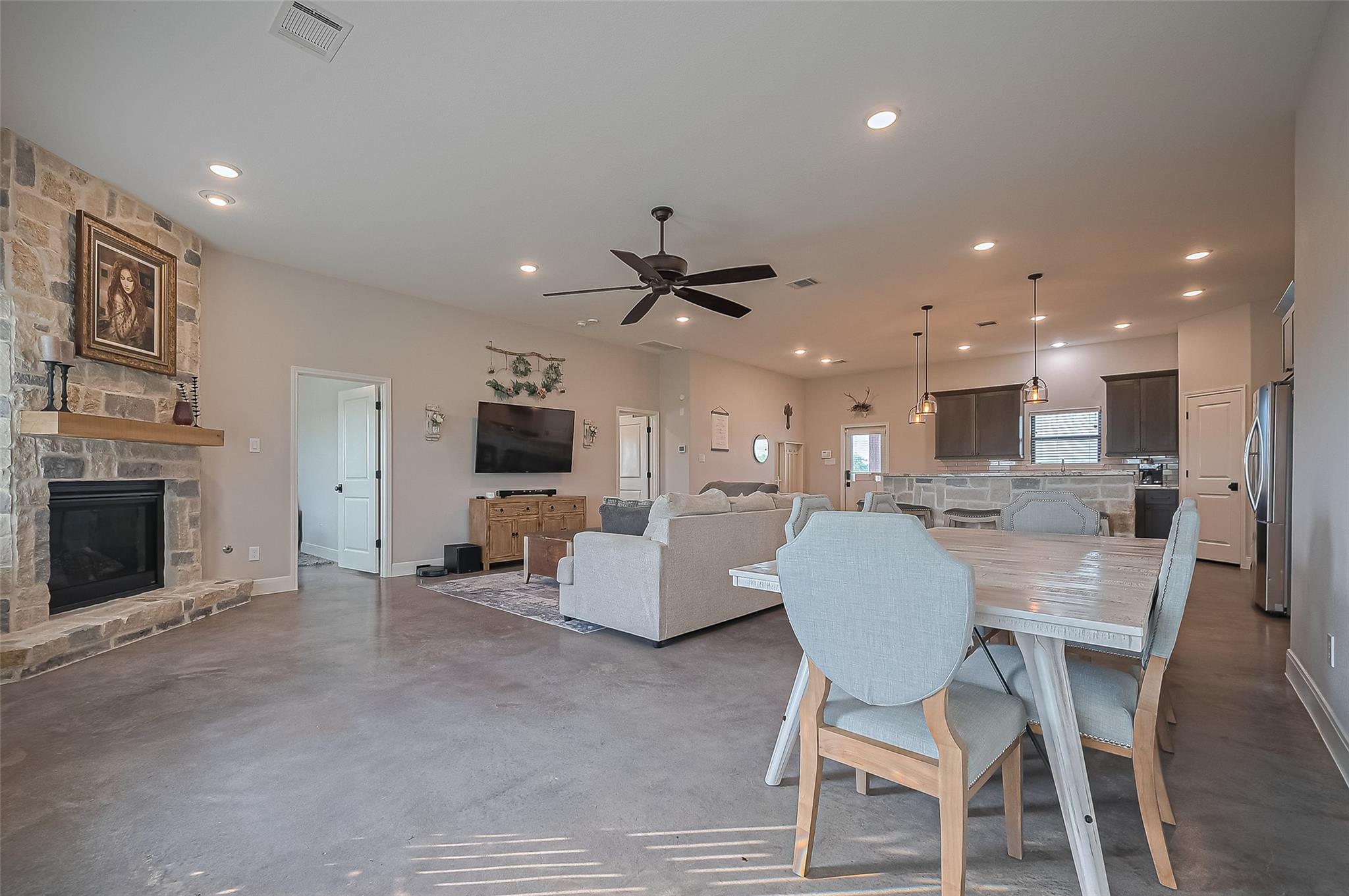 Guy, Texas, 77444, United States, 3 Bedrooms Bedrooms, ,3 BathroomsBathrooms,Residential,Active,1828702