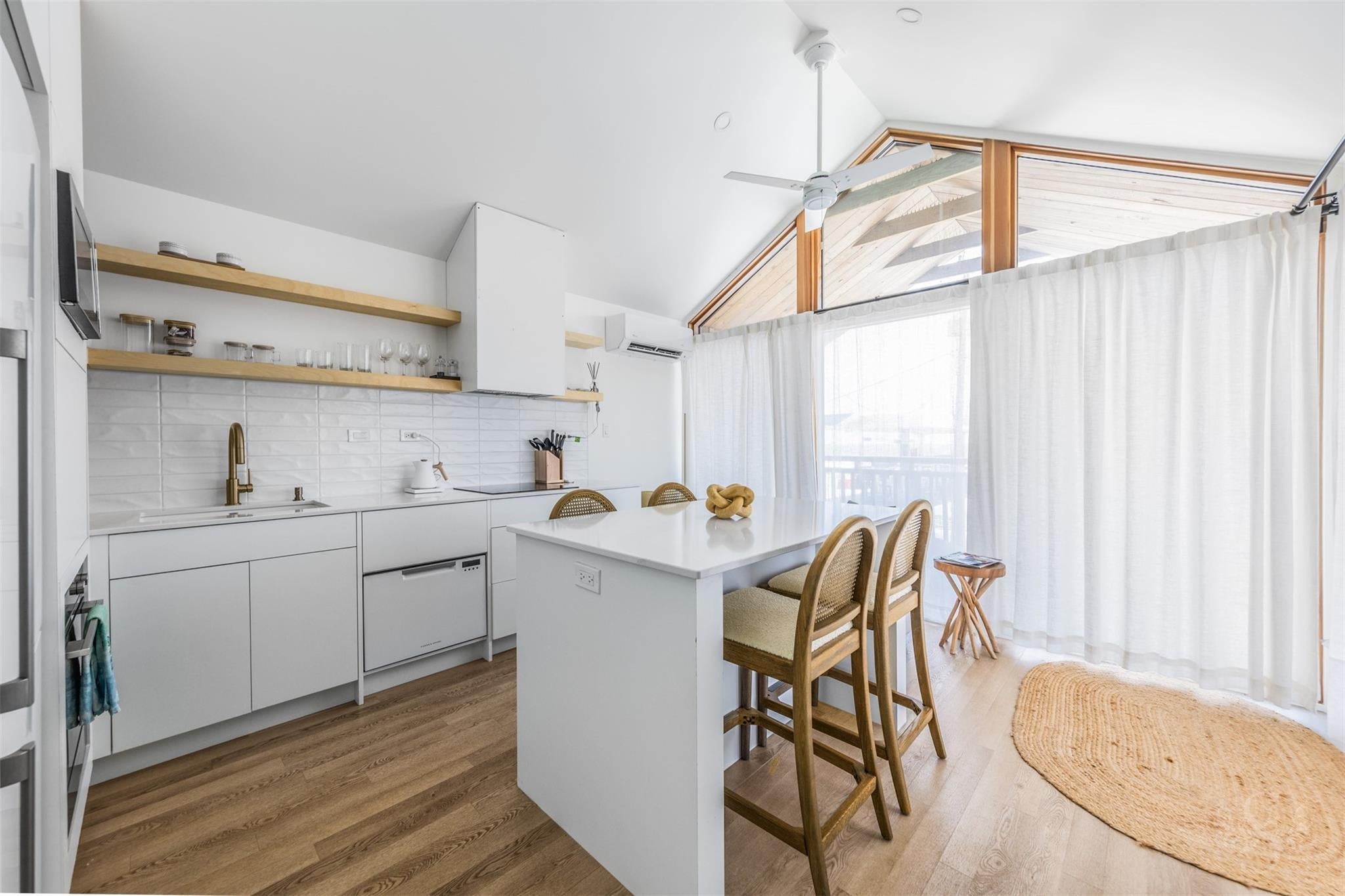 Galveston, Texas, 77550, United States, 4 Bedrooms Bedrooms, ,2 BathroomsBathrooms,Residential,Active,1885028