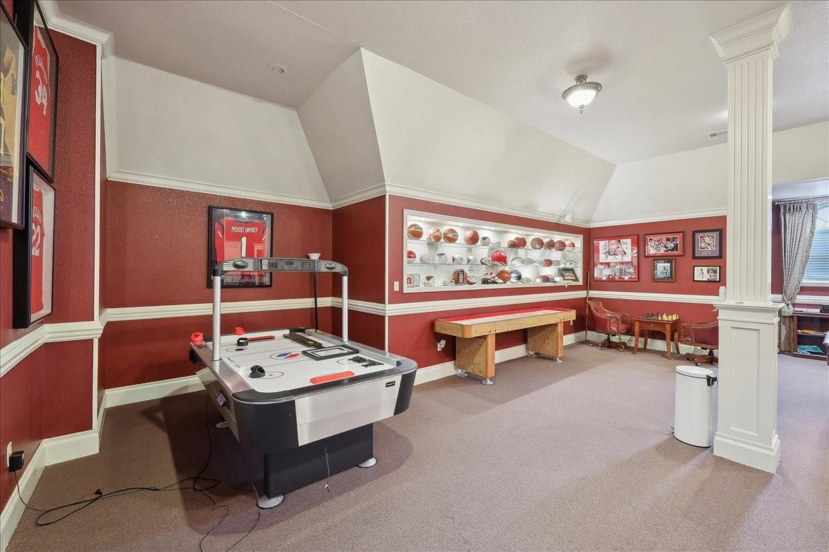 Beaumont, Texas, 77707, United States, 6 Bedrooms Bedrooms, ,10 BathroomsBathrooms,Residential,Active,1862916