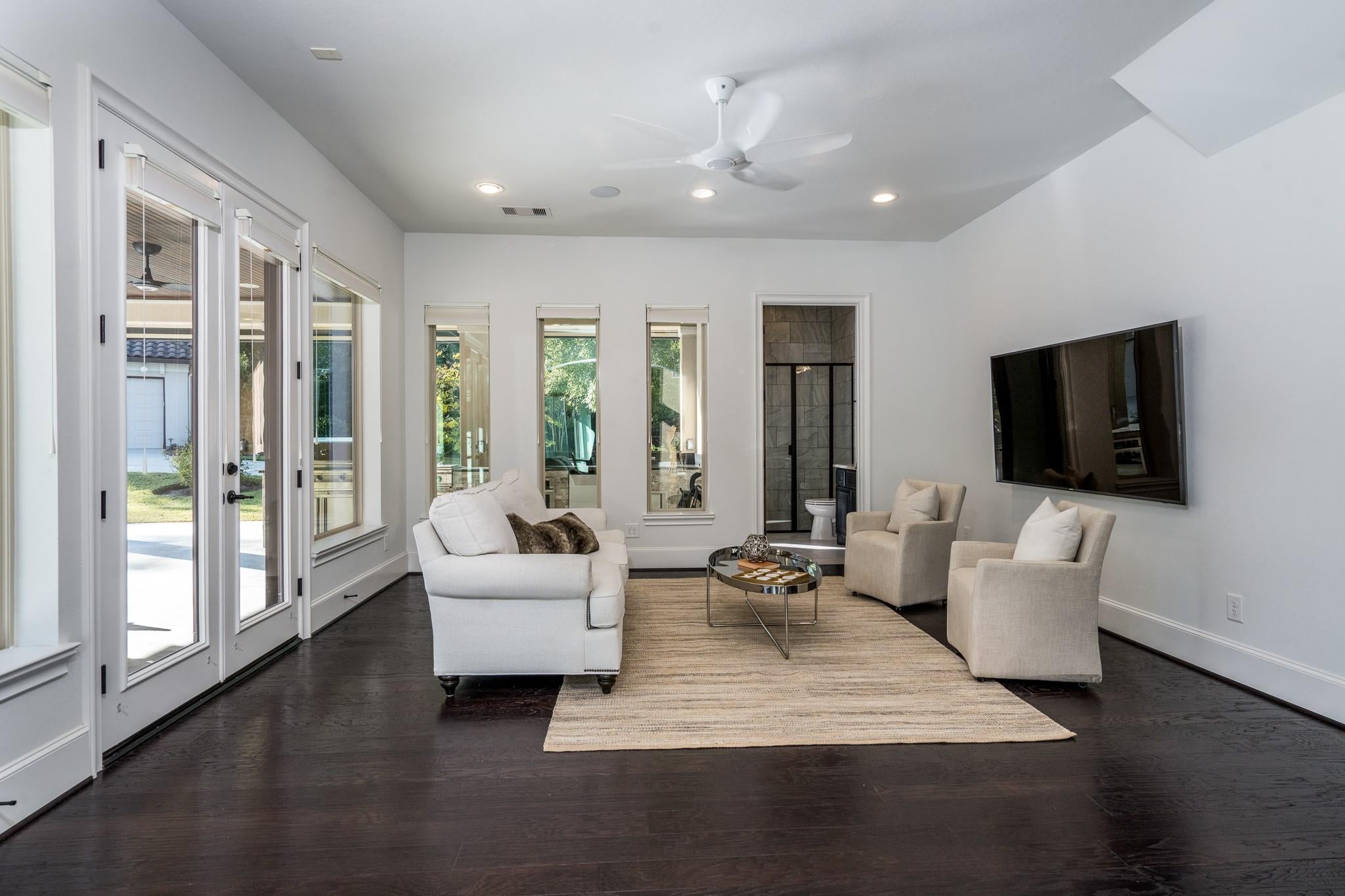 Montgomery, Texas, 77316, United States, 4 Bedrooms Bedrooms, ,7 BathroomsBathrooms,Residential,Active,1987262