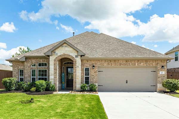 203 BENTWATER LN, CLUTE, TX 77531 - Image 1