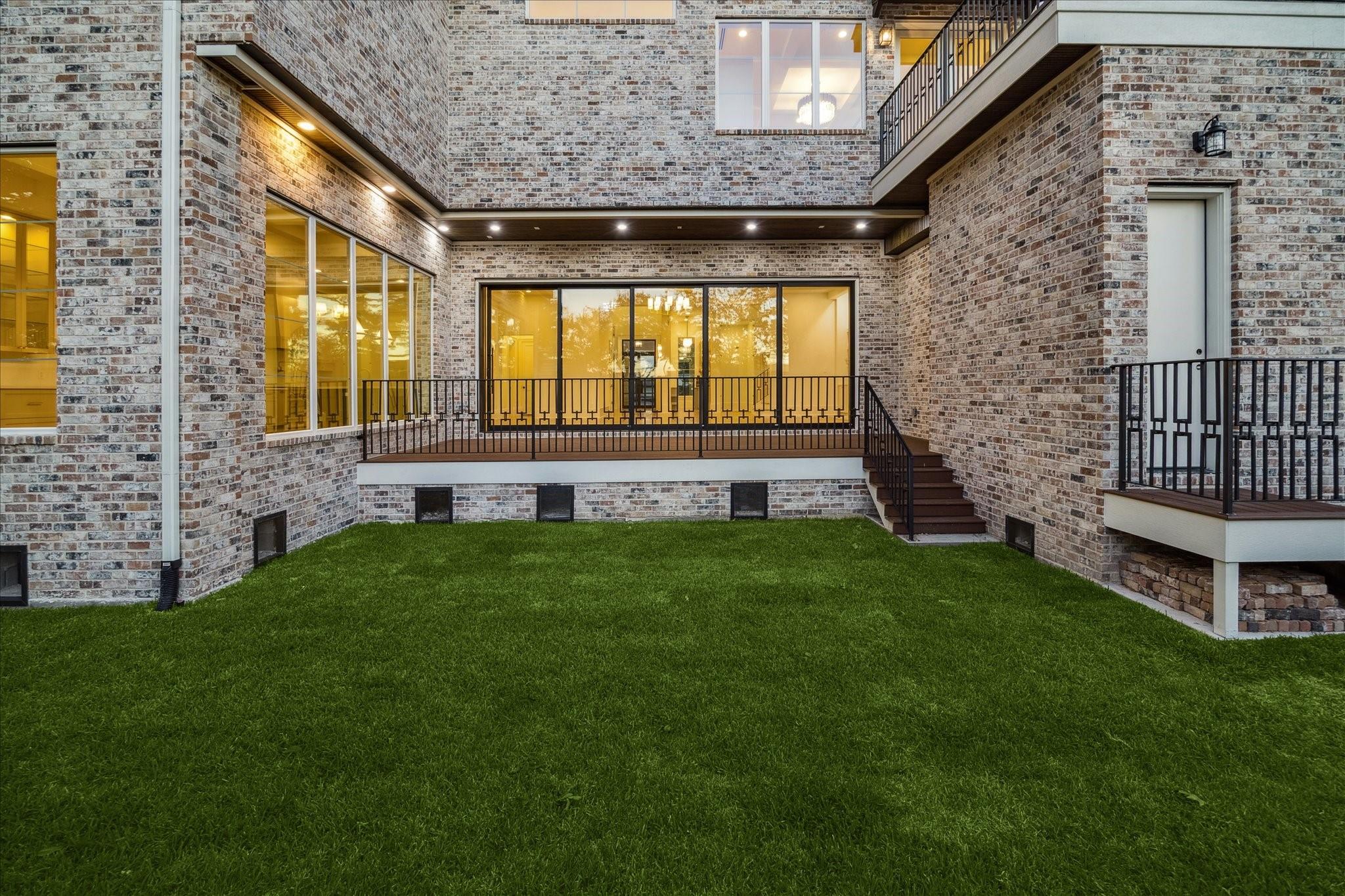 Bellaire, Texas, 77401, United States, 4 Bedrooms Bedrooms, ,6 BathroomsBathrooms,Residential,Pending,2001061