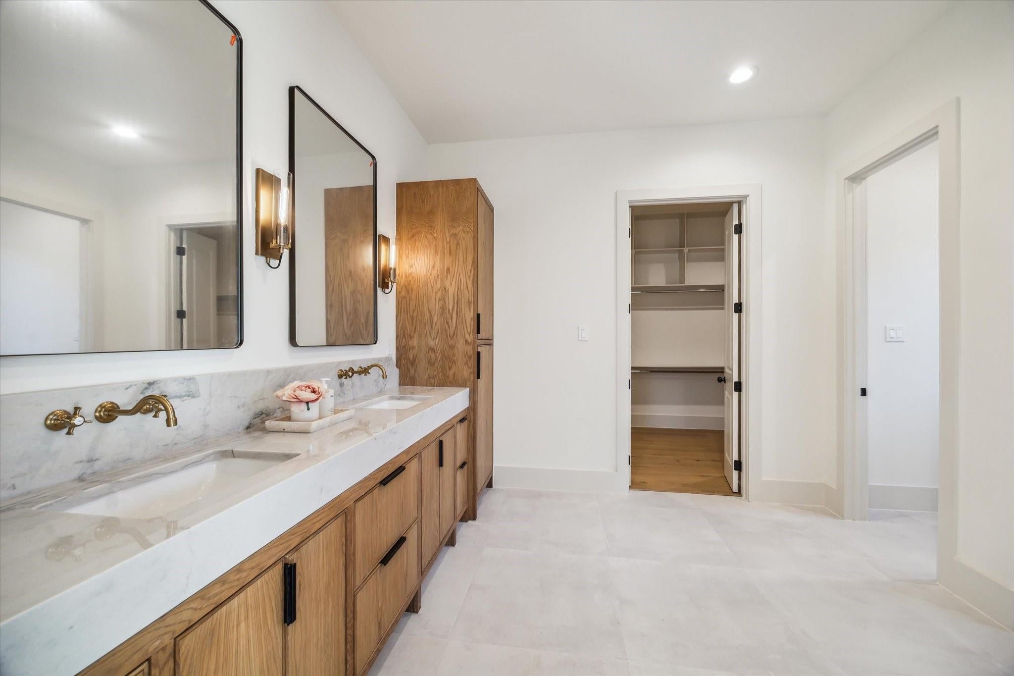 Houston, Texas, 77008, United States, 4 Bedrooms Bedrooms, ,4 BathroomsBathrooms,Residential,Active,2009832