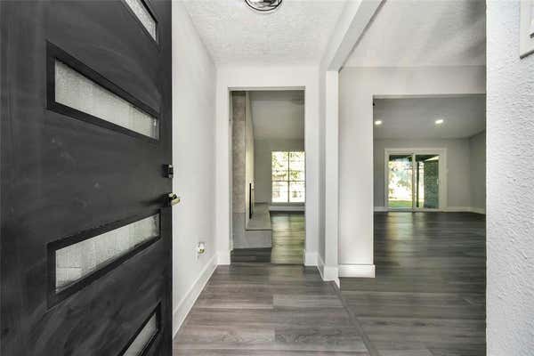 10110 KENT TOWNE LN, SUGAR LAND, TX 77498, photo 3 of 38