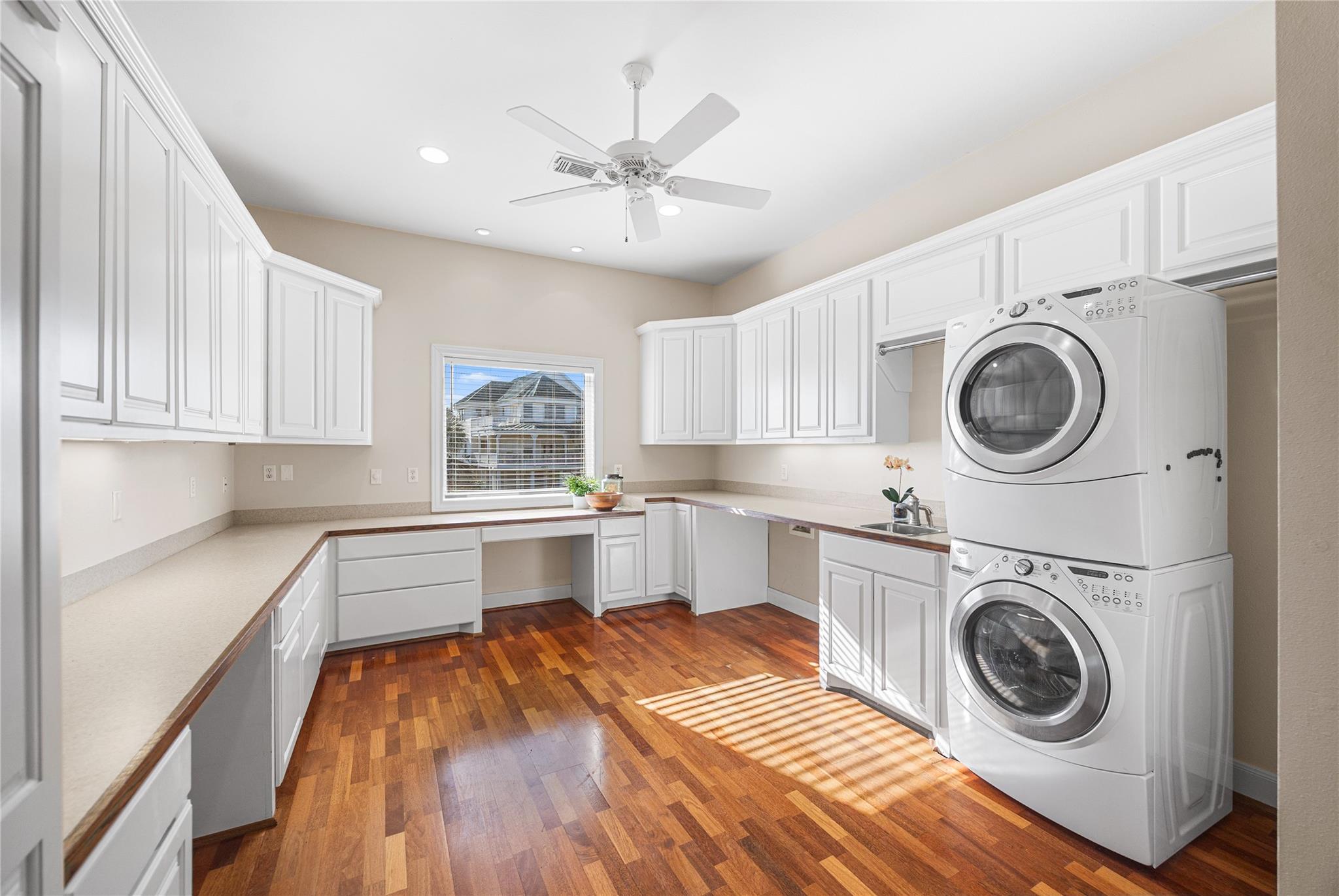 Galveston, Texas, 77554, United States, 4 Bedrooms Bedrooms, ,4 BathroomsBathrooms,Residential,Active,1989793