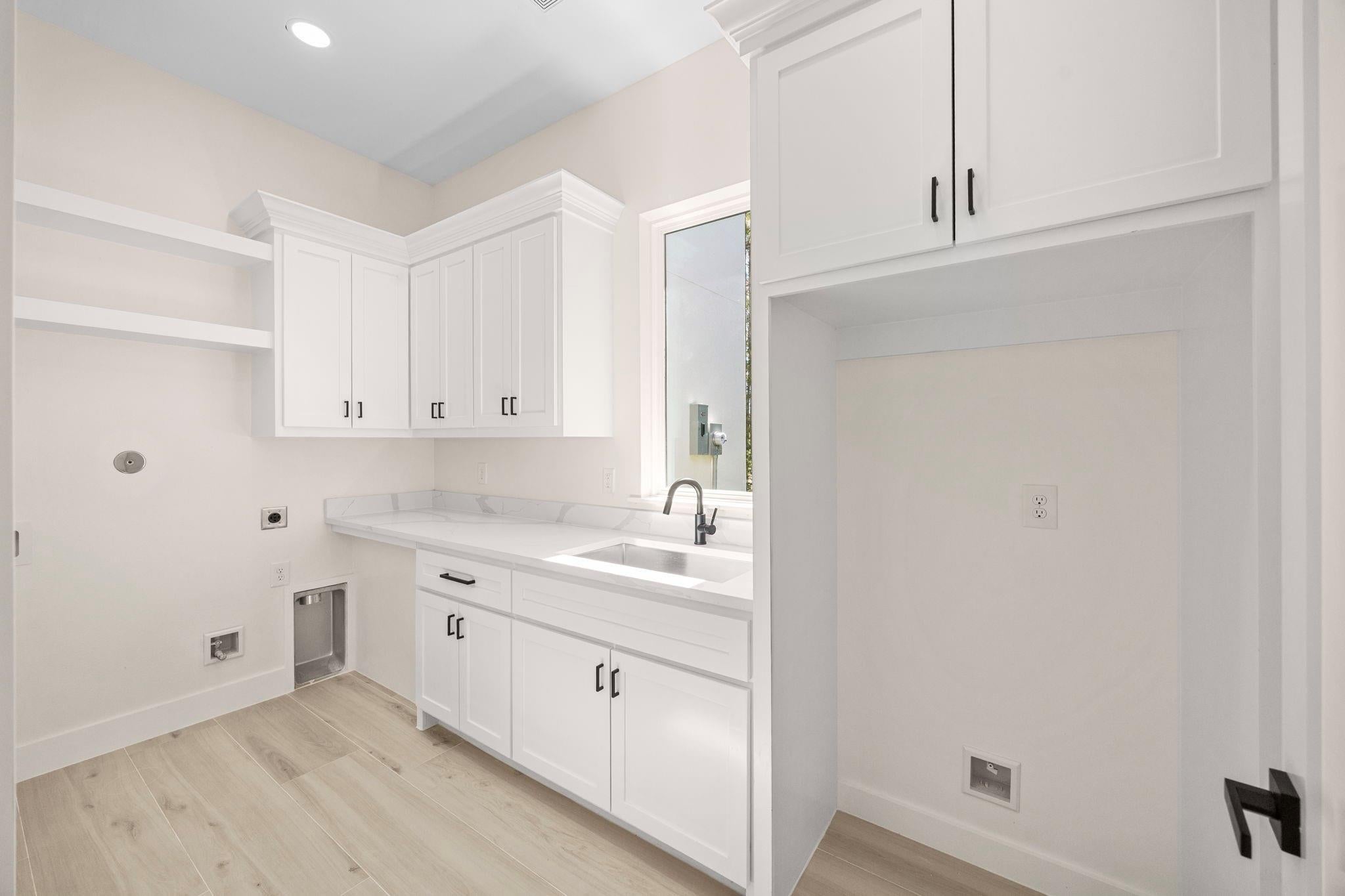 Montgomery, Texas, 77316, United States, 4 Bedrooms Bedrooms, ,4 BathroomsBathrooms,Residential,Active,1962179