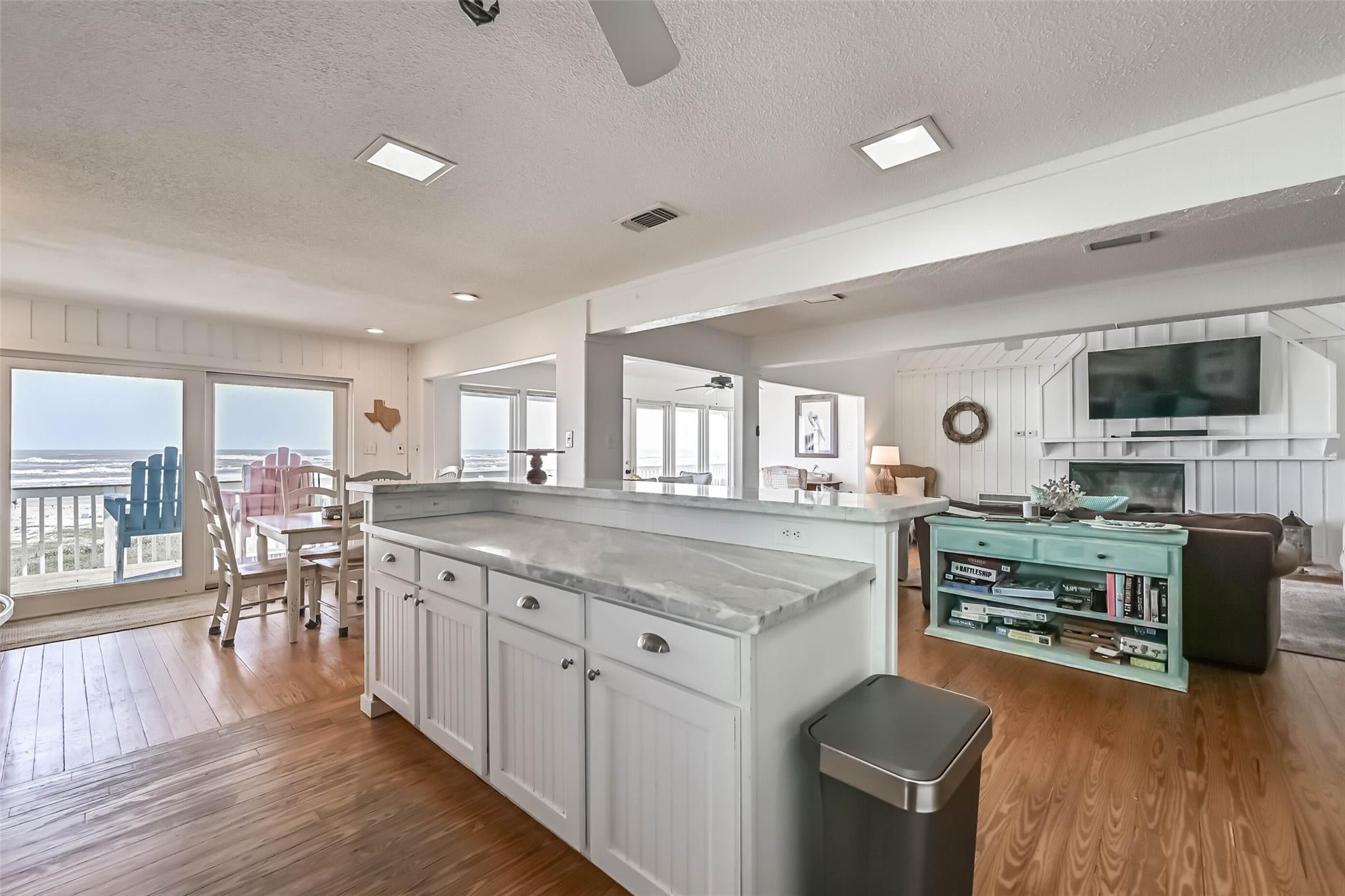 Galveston, Texas, 77554, United States, 4 Bedrooms Bedrooms, ,3 BathroomsBathrooms,Residential,Active,1909088