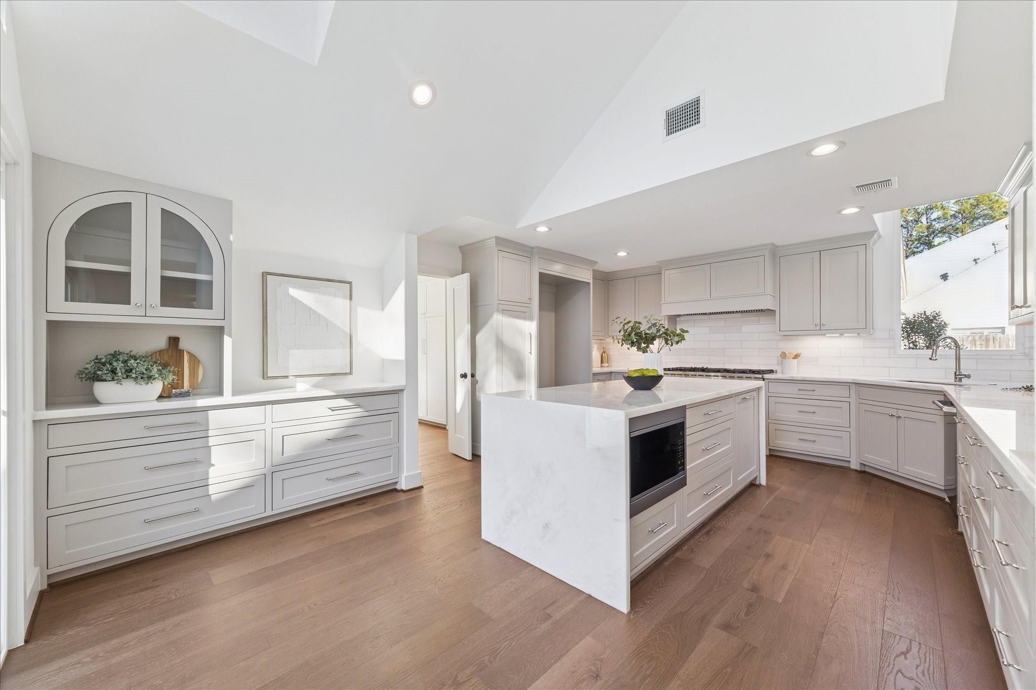 Houston, Texas, 77079, United States, 5 Bedrooms Bedrooms, ,4 BathroomsBathrooms,Residential,Active,1973310