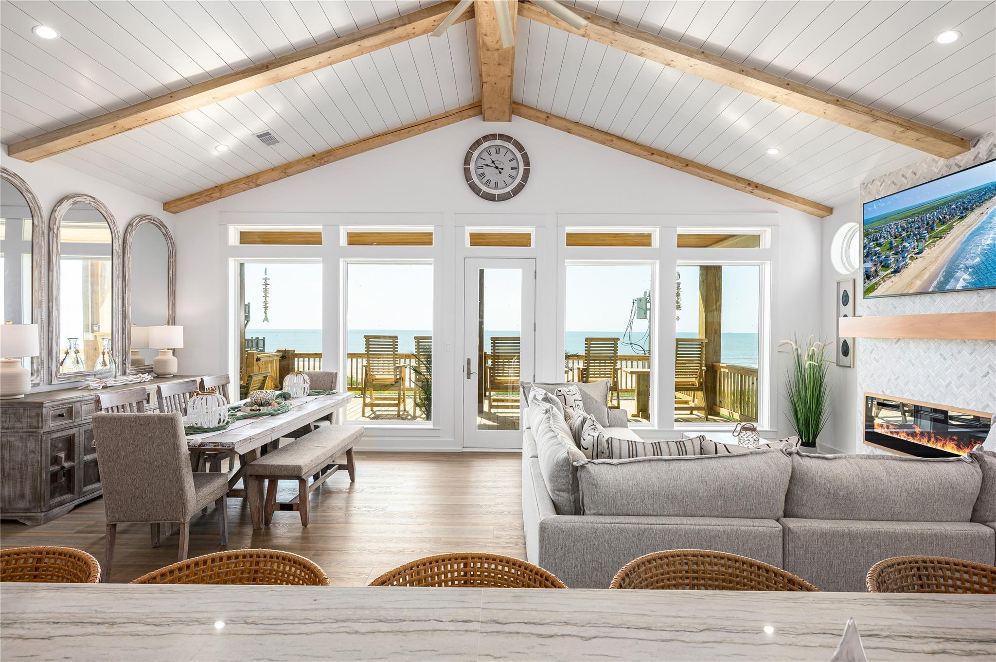 Crystal Beach, Texas, 77650, United States, 4 Bedrooms Bedrooms, ,3 BathroomsBathrooms,Residential,Active,1944100