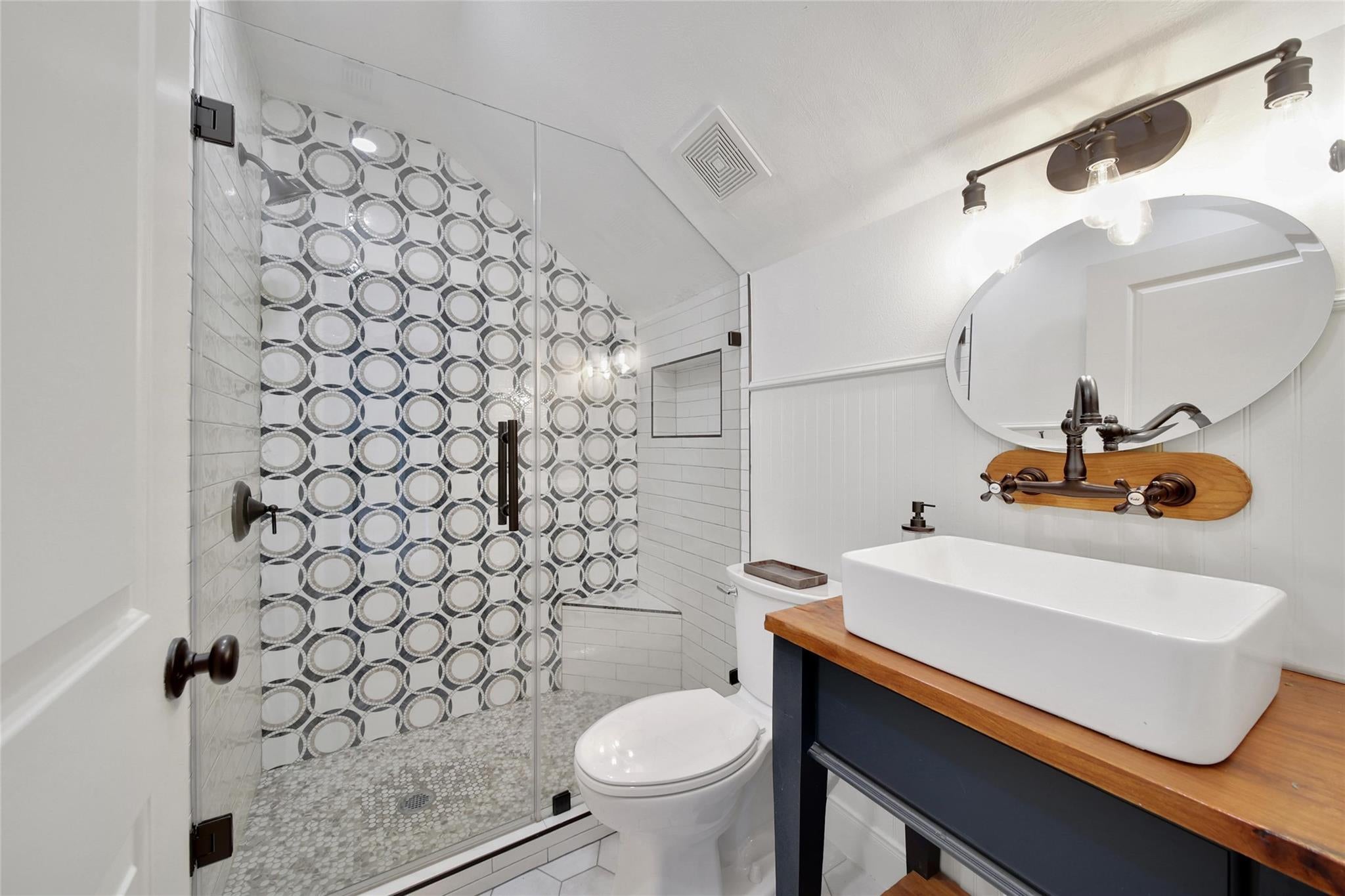 Montgomery, Texas, 77316, United States, 6 Bedrooms Bedrooms, ,8 BathroomsBathrooms,Residential,Active,1970955