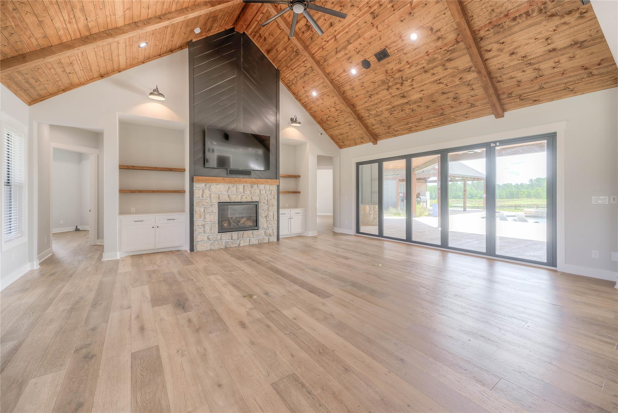 Livingston, Texas, 77351, United States, 5 Bedrooms Bedrooms, ,6 BathroomsBathrooms,Residential,Active,1905360