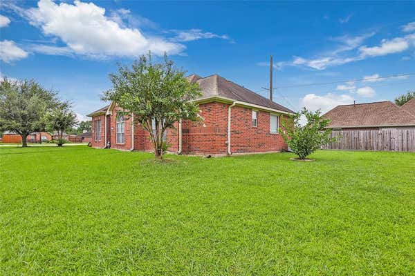 12107 FISHER DR, BAYTOWN, TX 77523, photo 3 of 34