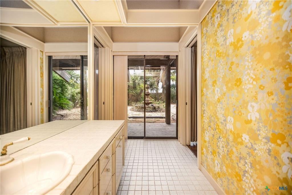 Port O Connor, Texas, 77982, United States, 3 Bedrooms Bedrooms, ,4 BathroomsBathrooms,Residential,Active,1860295